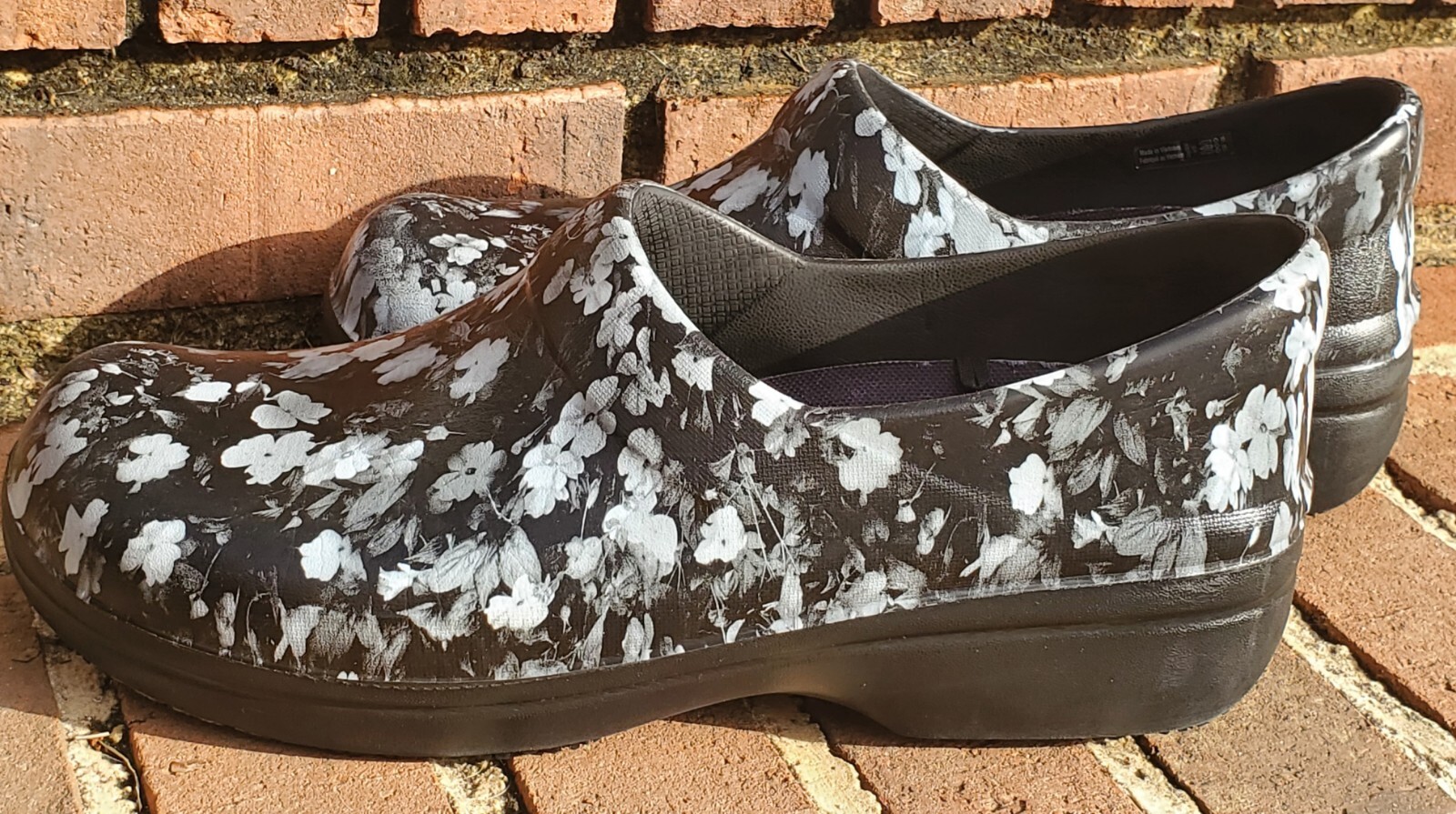 *Crocs*Neria Pro II●Women’s Clogs Sz.W10●Graphic Floral Print●Slip Resistant🐊