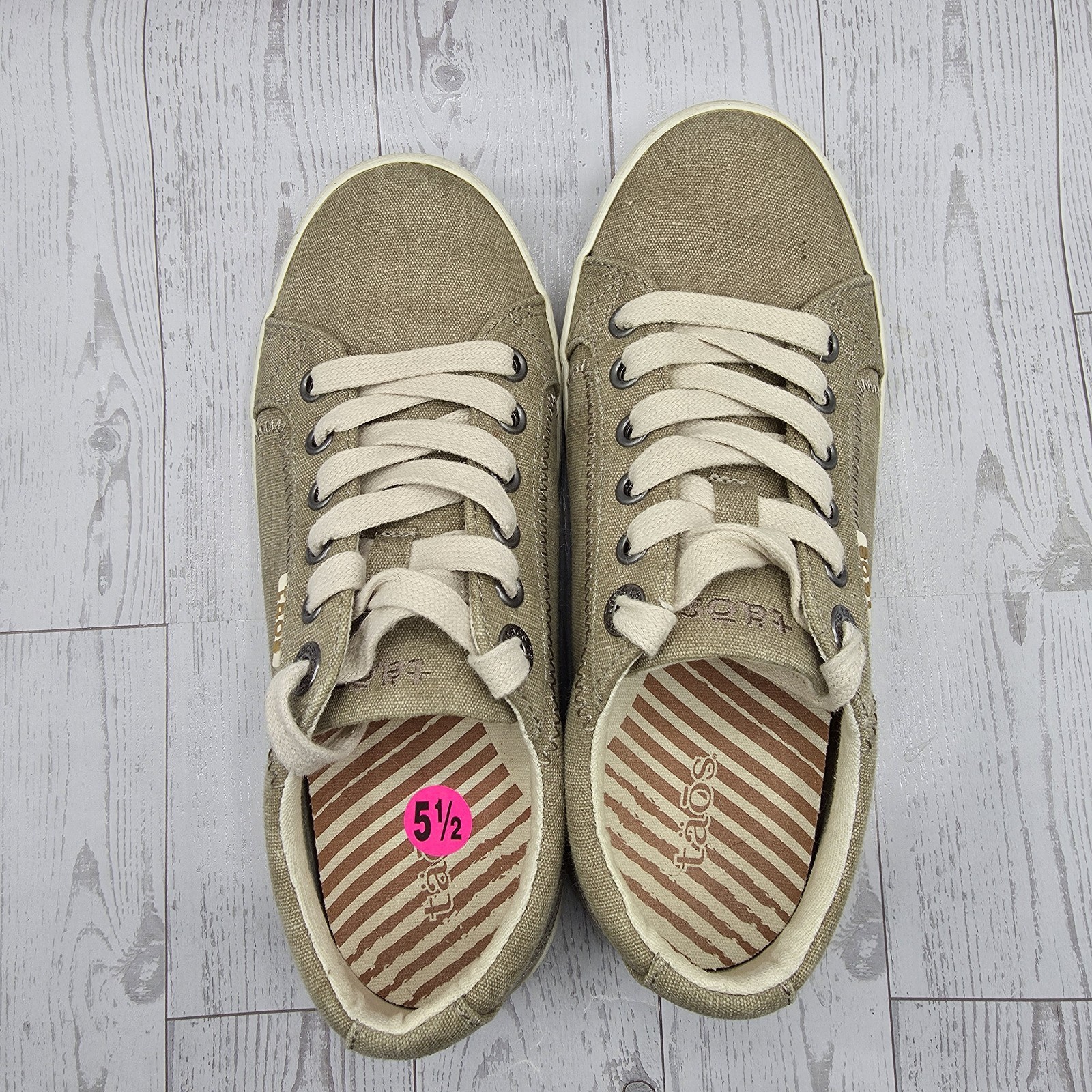 Taos Women’s Star canvas sneakers in a khaki or oat wash Size 5.5