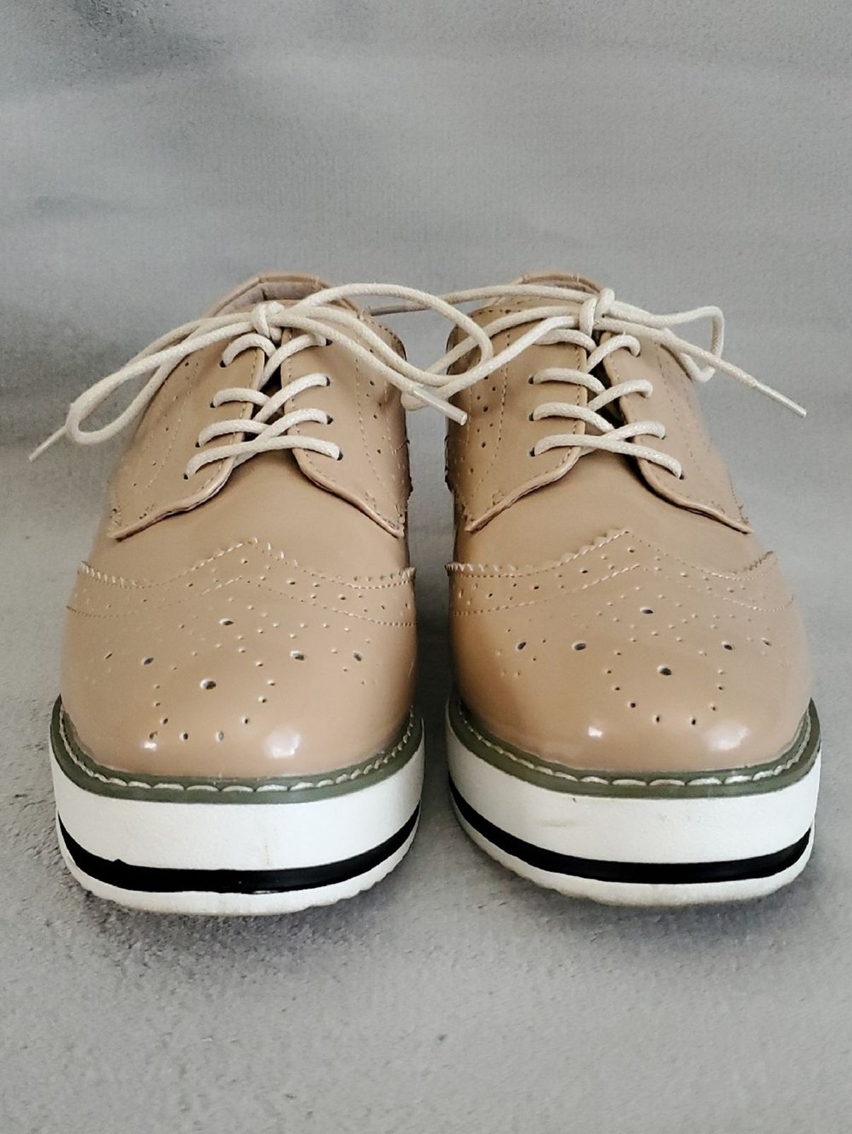 DADAWEN Tan Patent Platform Oxford Wingtip Shoes WOMEN’S SIZE: 39 EU/ 8 US
