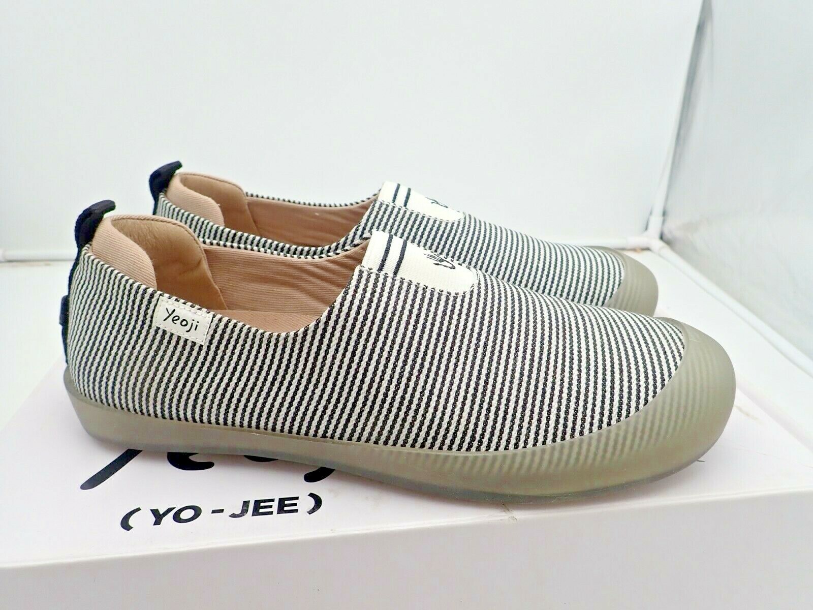 Yeoji Women’s Black & White canvas Slip On Sneaker Shoes 6 -11 removable outsole