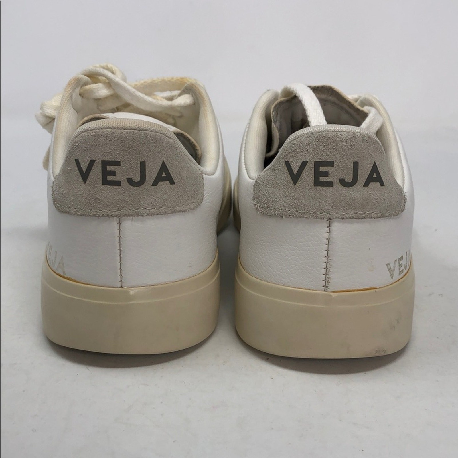 Veja T2 White Beige Women’s Leather Sneakers – Size 6