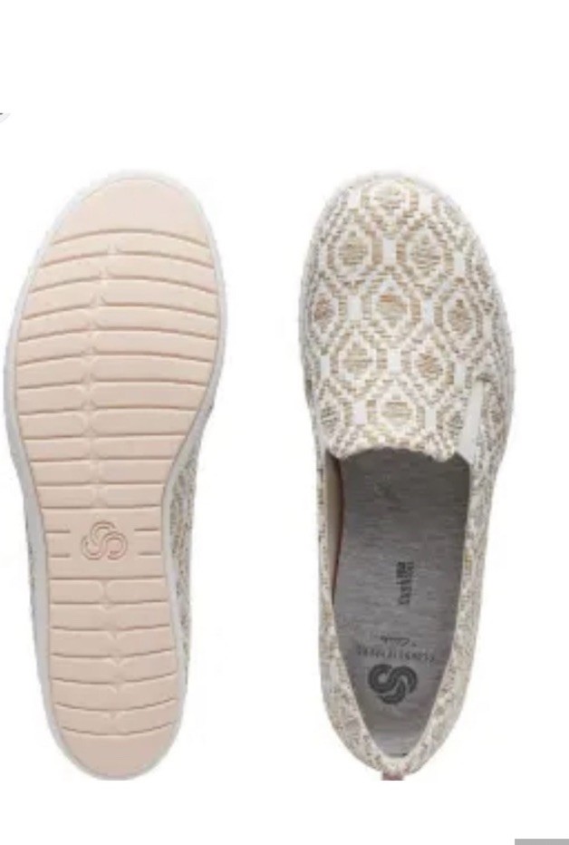 Clark’s Women’s Step Glow Slip On Natural Size 6.5