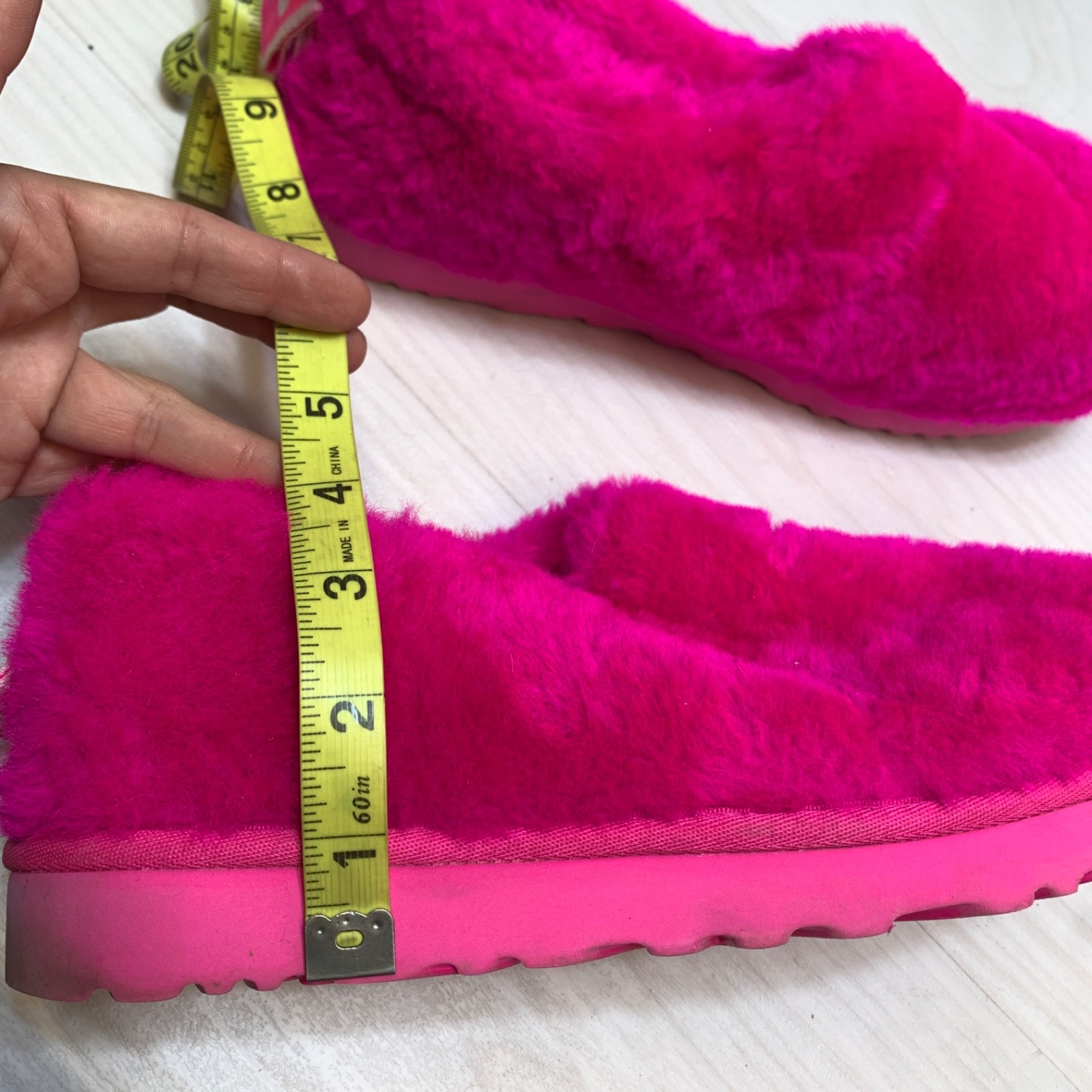 Womens UGG Classic Cozy Bootie Slipper – Rock Rose Faux Fur Size 10 1131950