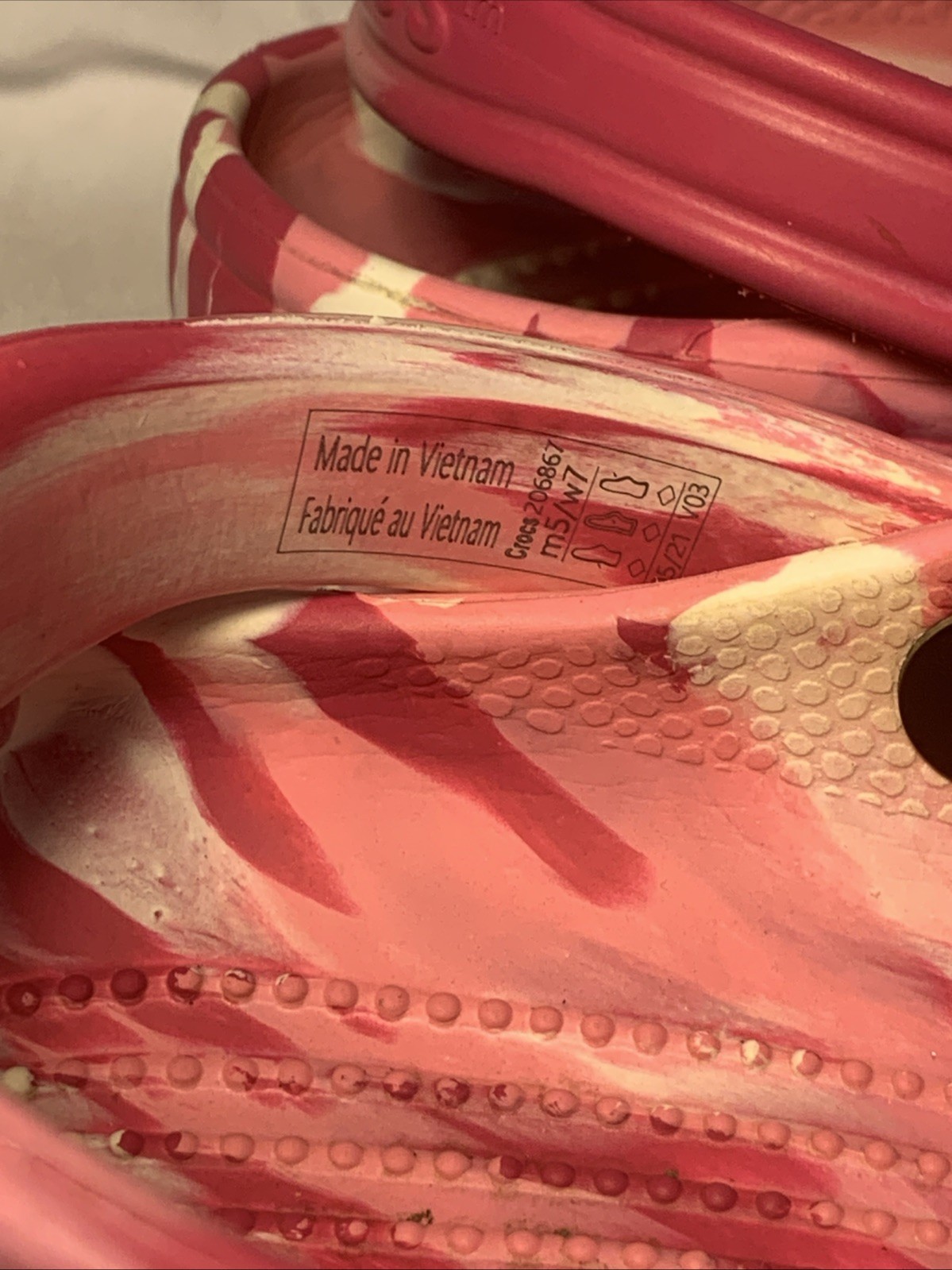 Crocs Classic Marbled Clogs In A Pink And White Tie-dye Colorway M5,W7