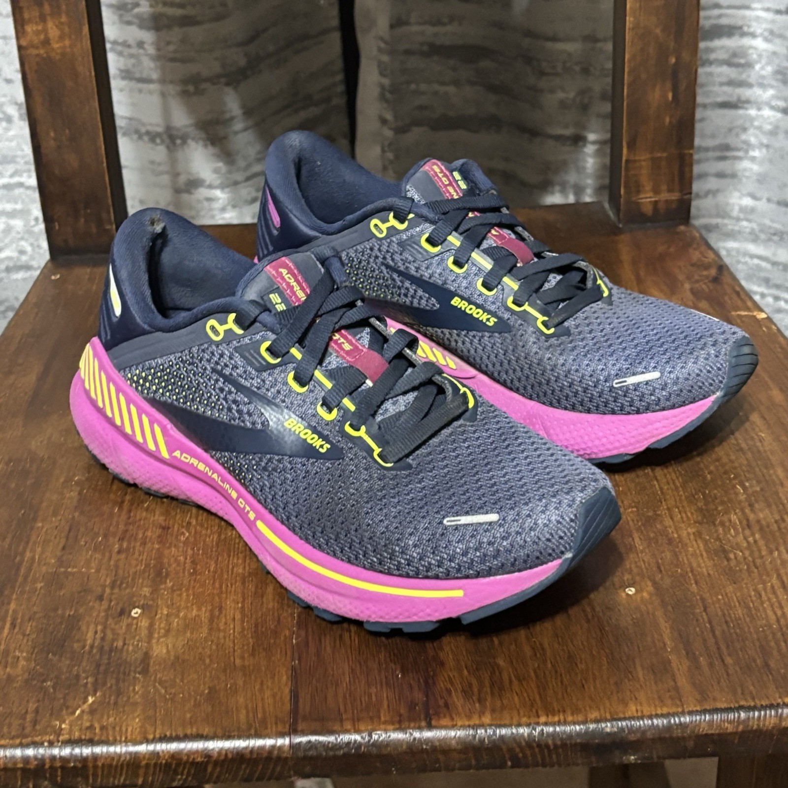 Brooks Adrenaline GTS 22 Womens Shoe Sz 7.5 B Running Nightshadow Viola Sneaker