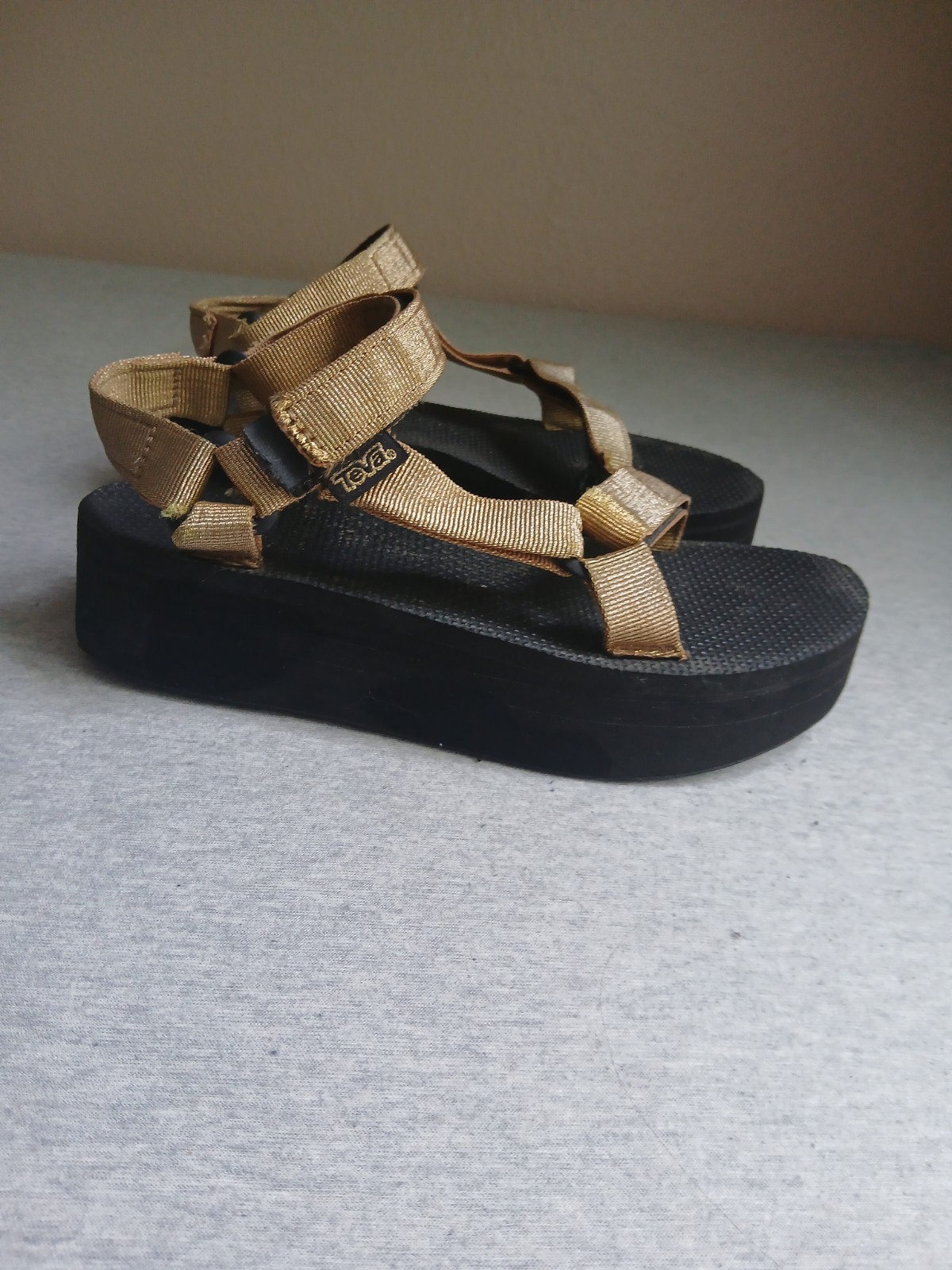 Teva Platform Sandals 8 Universal Flatform Comfort Cushioned Outdoor Hiking