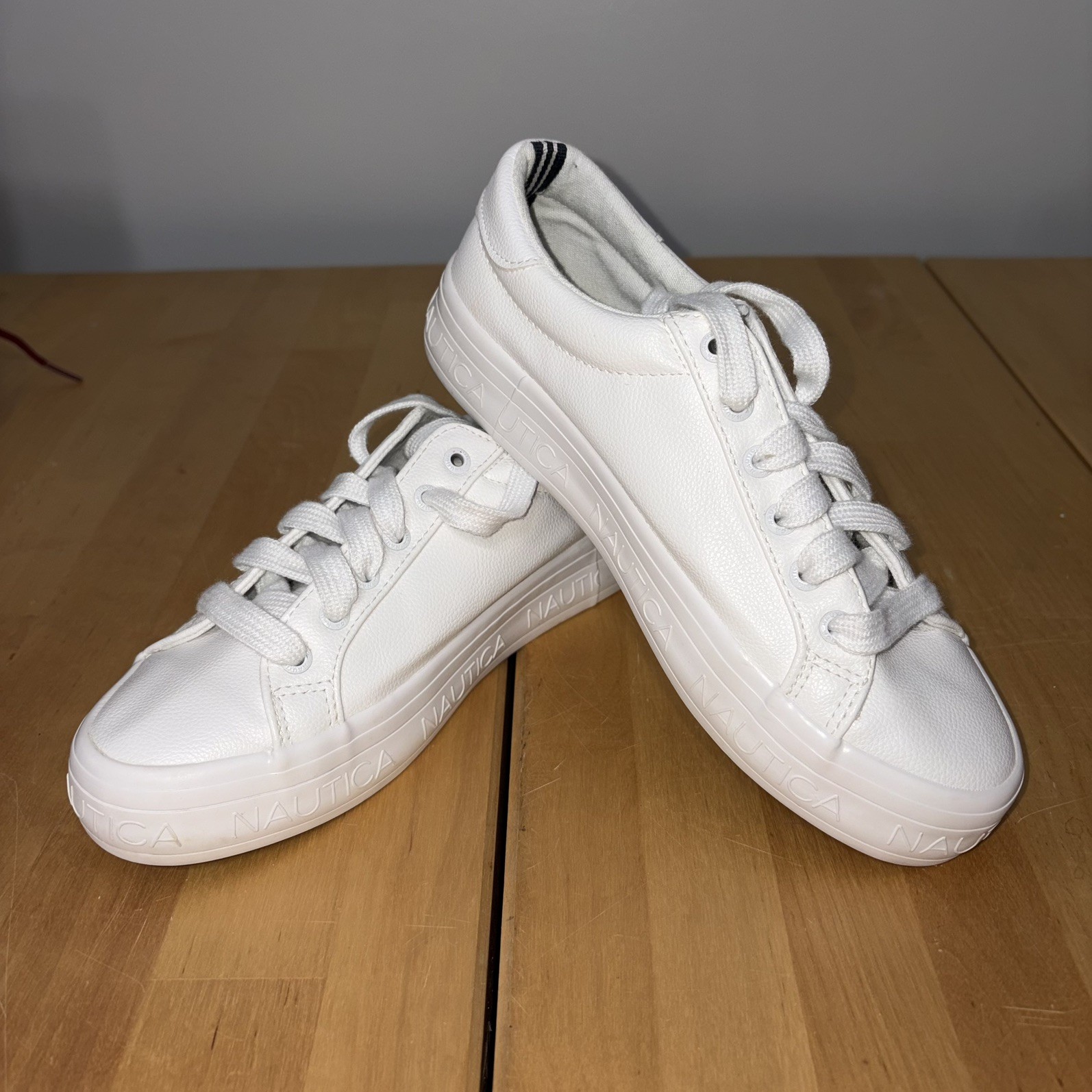 Women’s Nautica AELISA White Navtech Comfort Cushioned Size 7 Sneakers Shoes