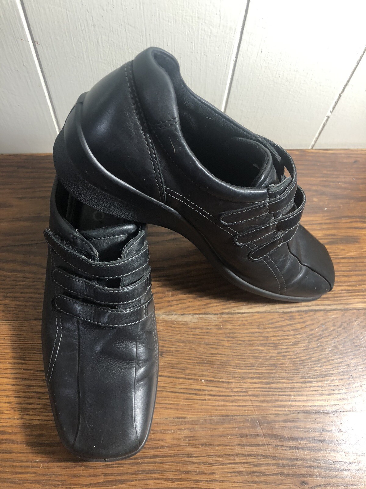 ECCO Black Leather 3-Strap Hook & Loop Comfort/Walking Shoe SIZE 36/5-5.5 Square