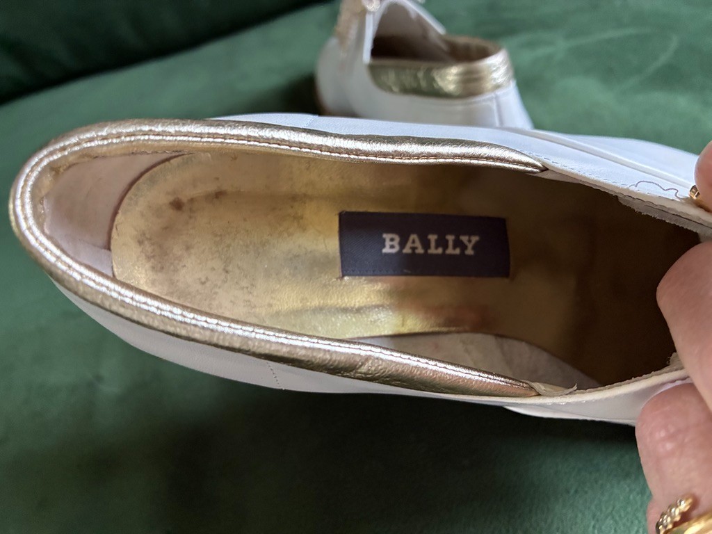 Vintage BALLY JALLUT White LEATHER Gold TRIM Flats Sneakers Size 5 Made in Italy