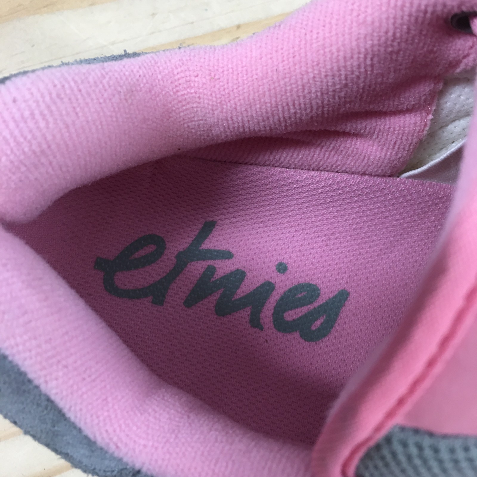 Etnies Callicut Shoes Womens 6 Skate Sneakers Lace Up Casual Suede Gray Pink