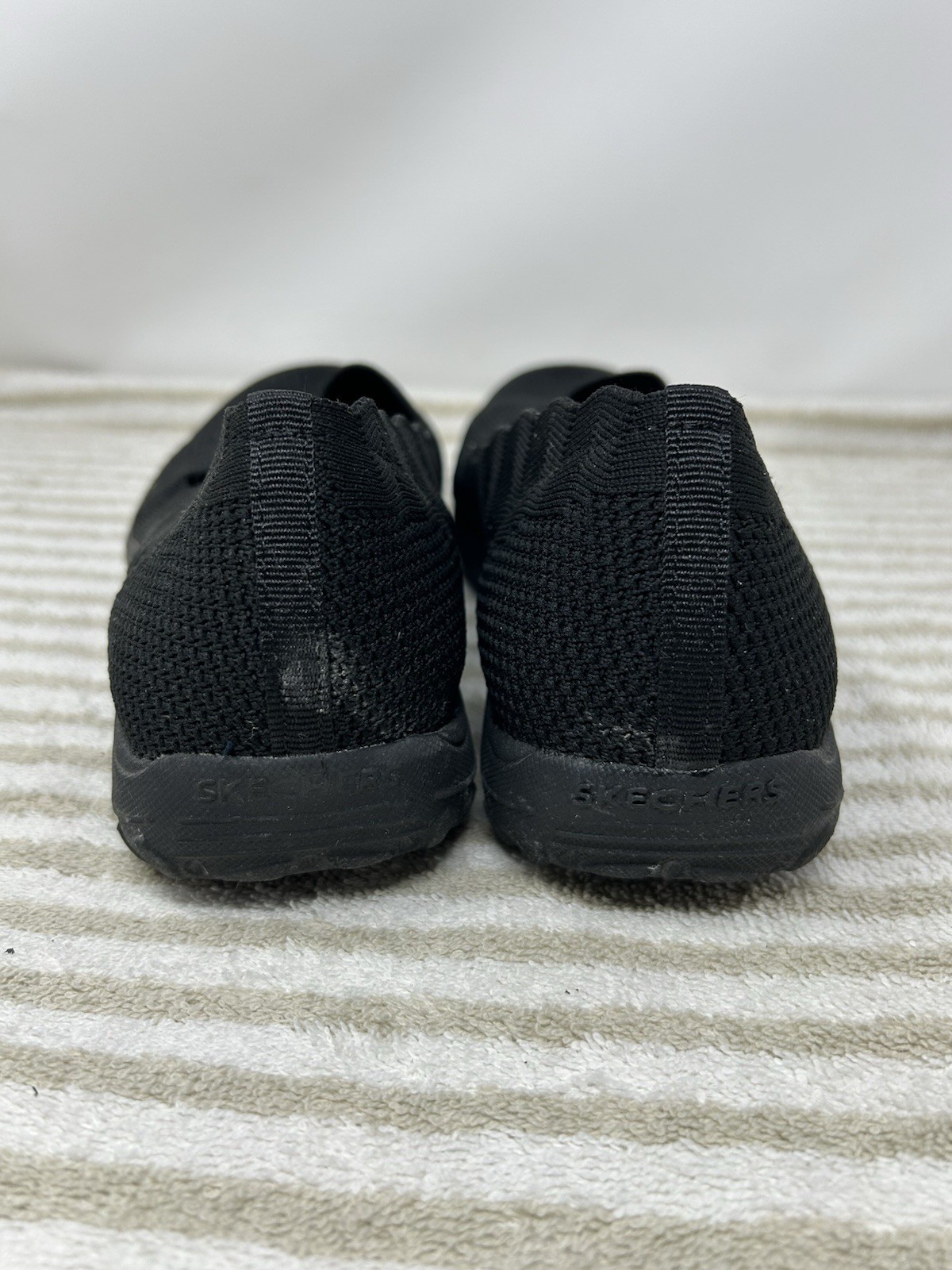 Skechers Womens Size 8.5 Black Mesh Classic Fit Air Cooled Slip On Shoes