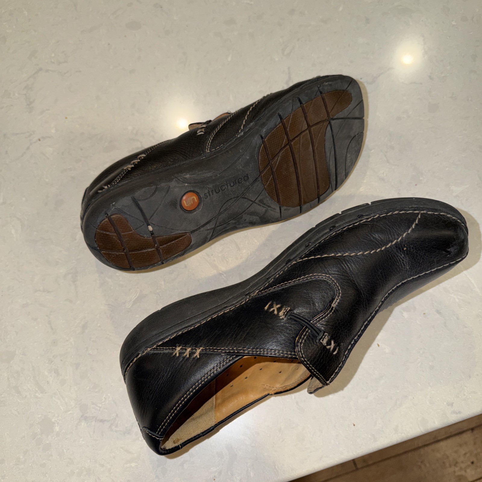 CLARKS Un-Loop Black Leather Ladies Flat Slip-on Comfort Walking Shoes Size 11M