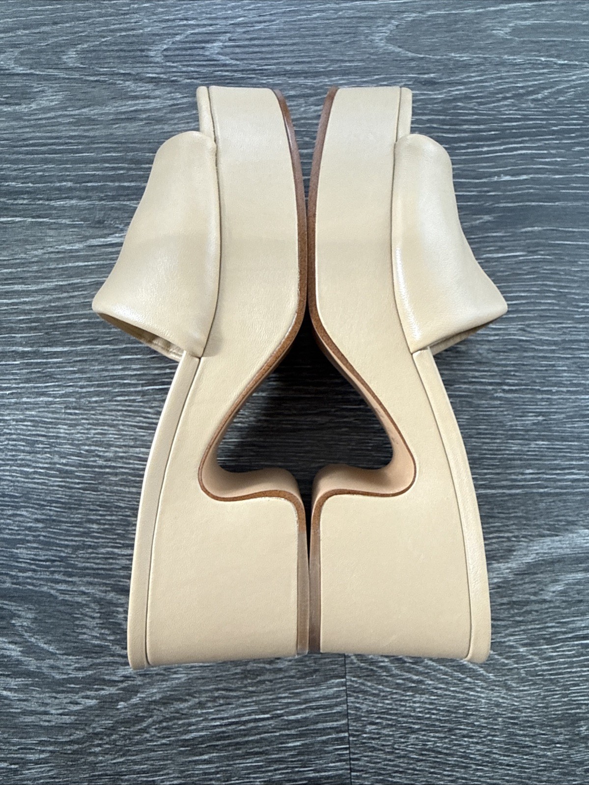 NWD $300 Vince Margo Leather Slip on Slide Sandals Color Blonde Tan Sz 7.5 M/38