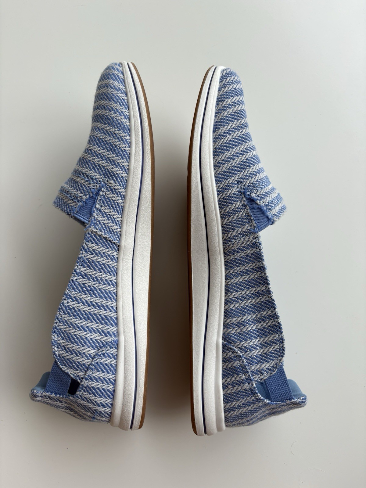 Clarks Cloudsteppers Slip-On Shoes in Blue and White. Womens Size 9