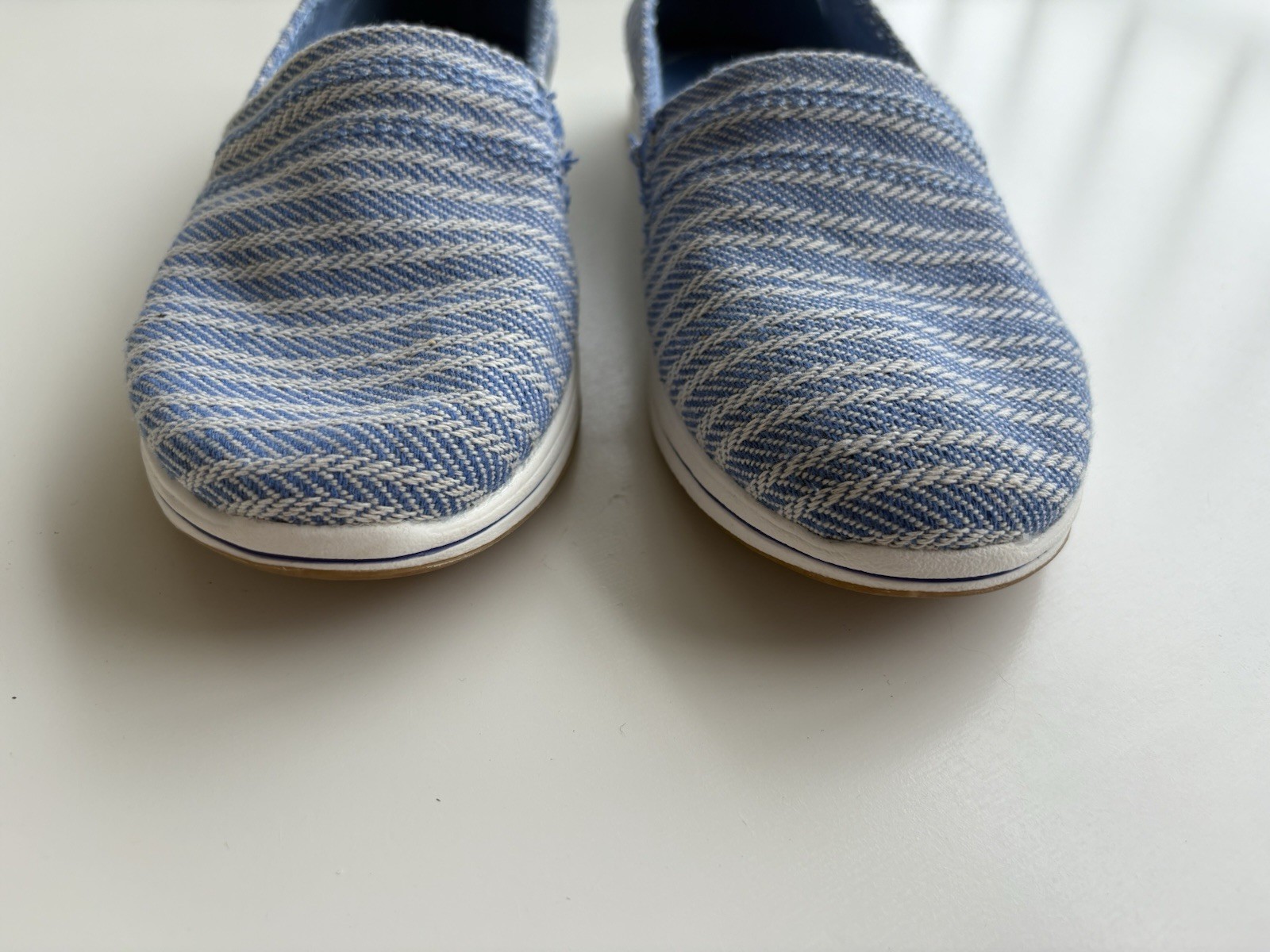Clarks Cloudsteppers Slip-On Shoes in Blue and White. Womens Size 9