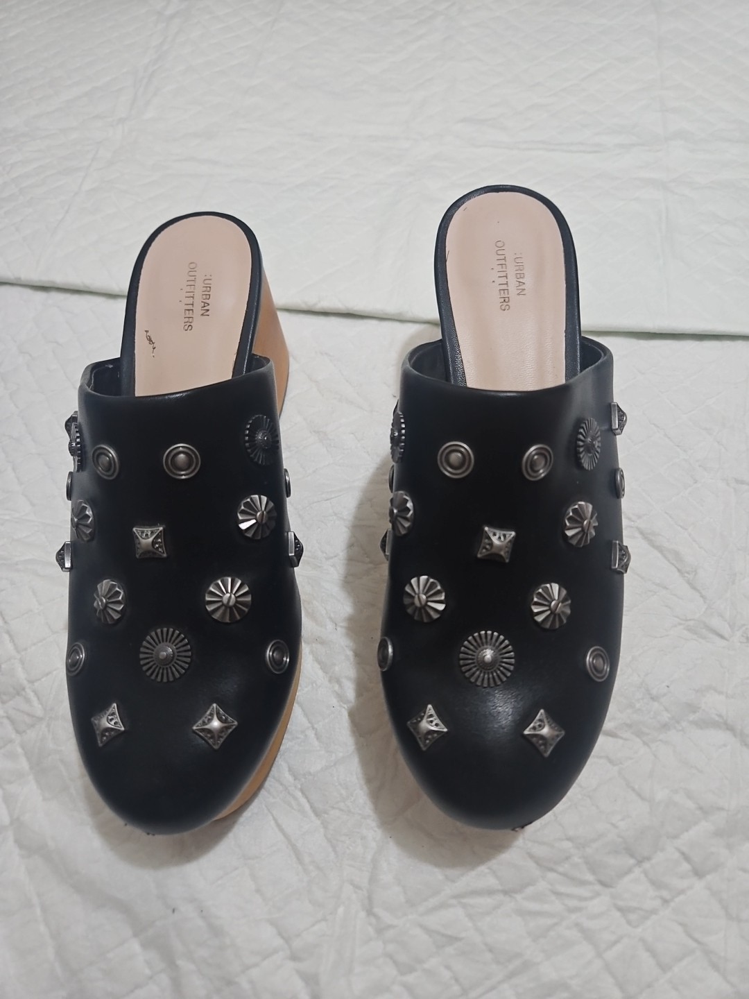 Urban Outfitters Blairwood Silver Studded Black Clogs Women’s Sz 8