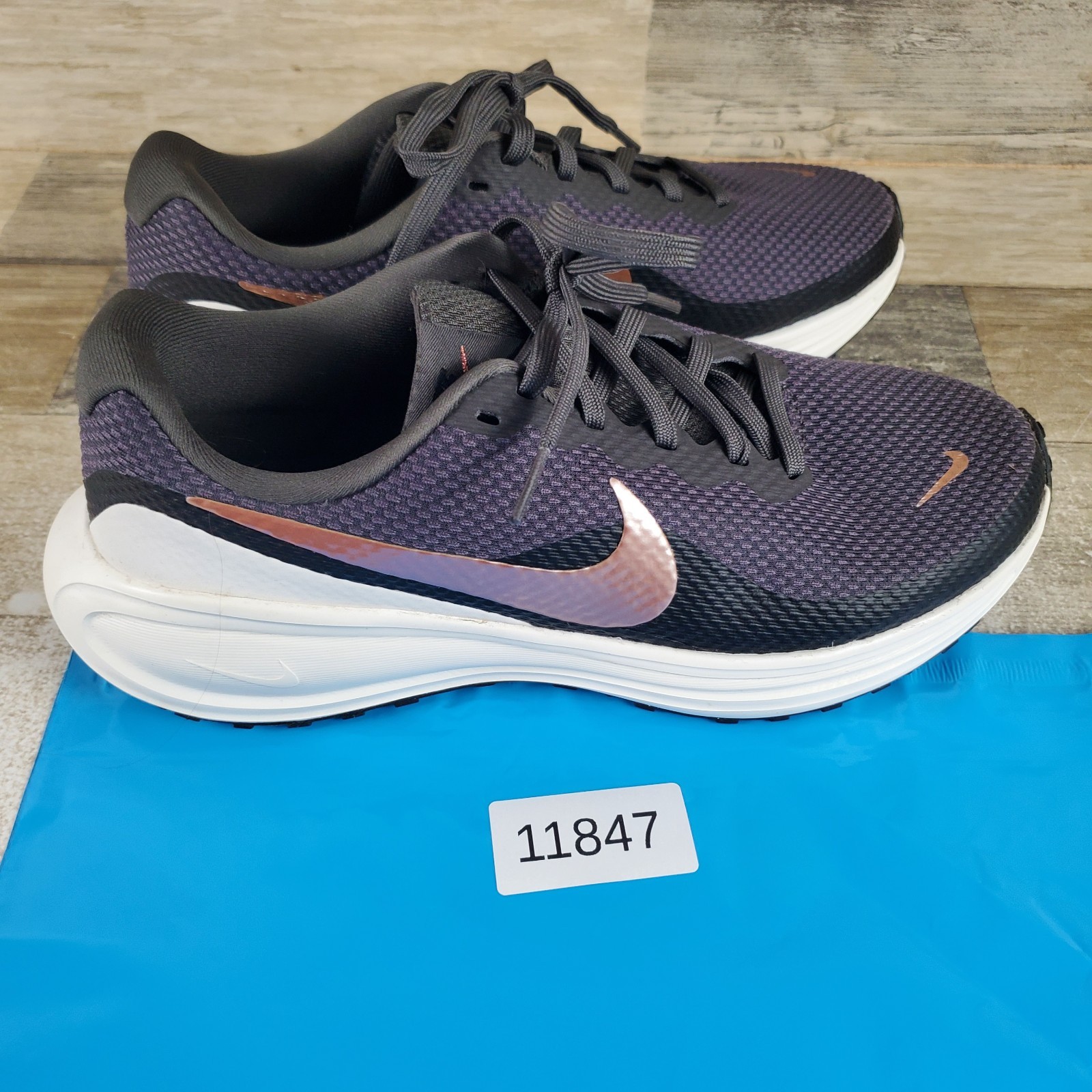 Nike Revolution 8 Womens Shoes Sz 8 Running Ash Red Bronze Lace Up Sneakers
