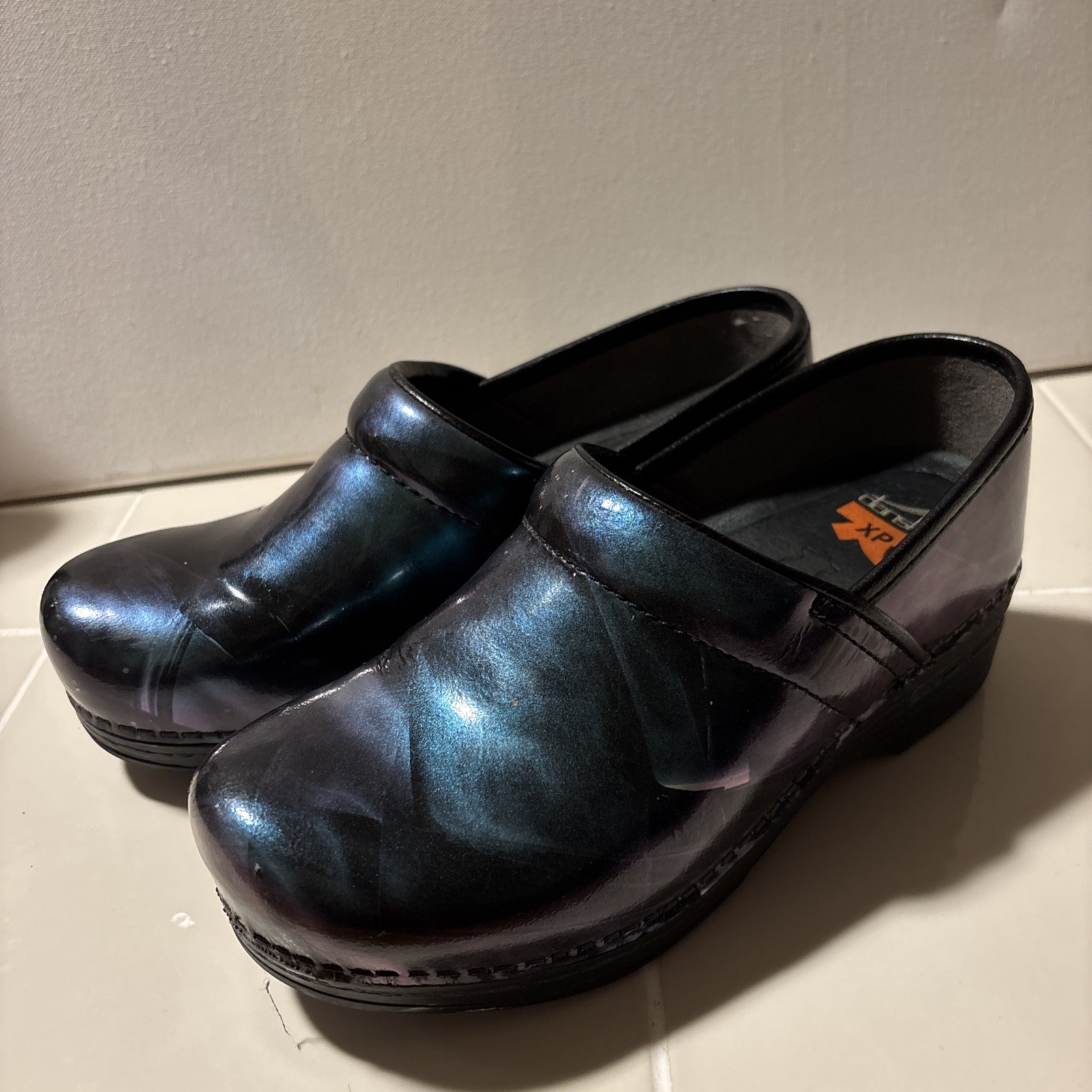 Dansko XP Peacock Black Blue Green Iridescent Leather Clogs Nurse Shoes Size 37