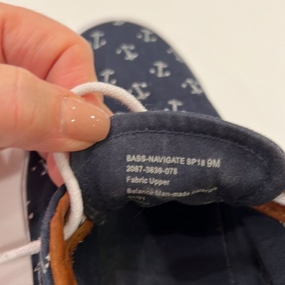 G.H. BASS & Co. Women’s “Navigate” Sneakers navy blue with white anchors Size 9