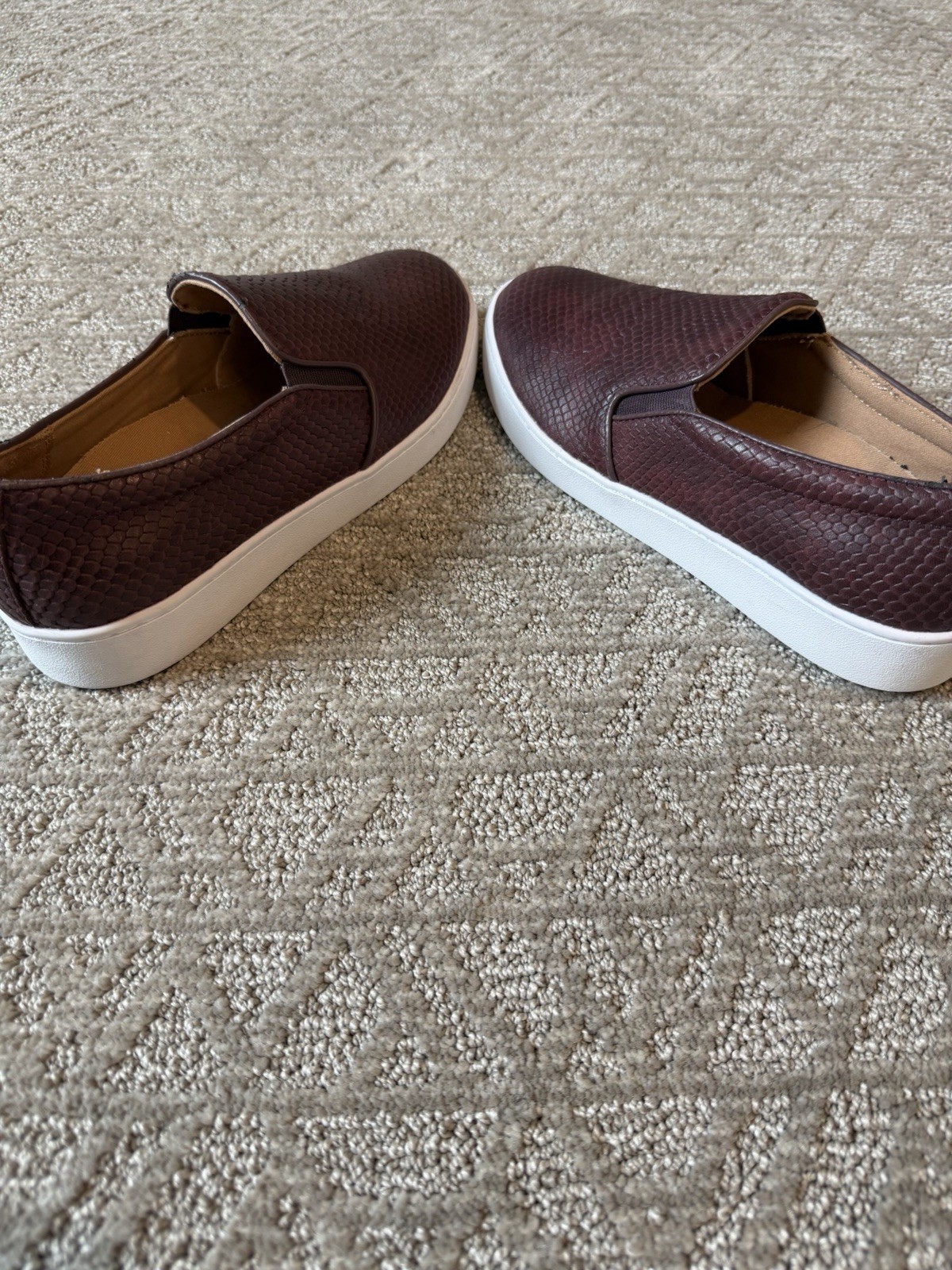 Vionic Women’s Burgundy Snake Skin Slip-On Comfort Shoes 8 M White Sole NWD