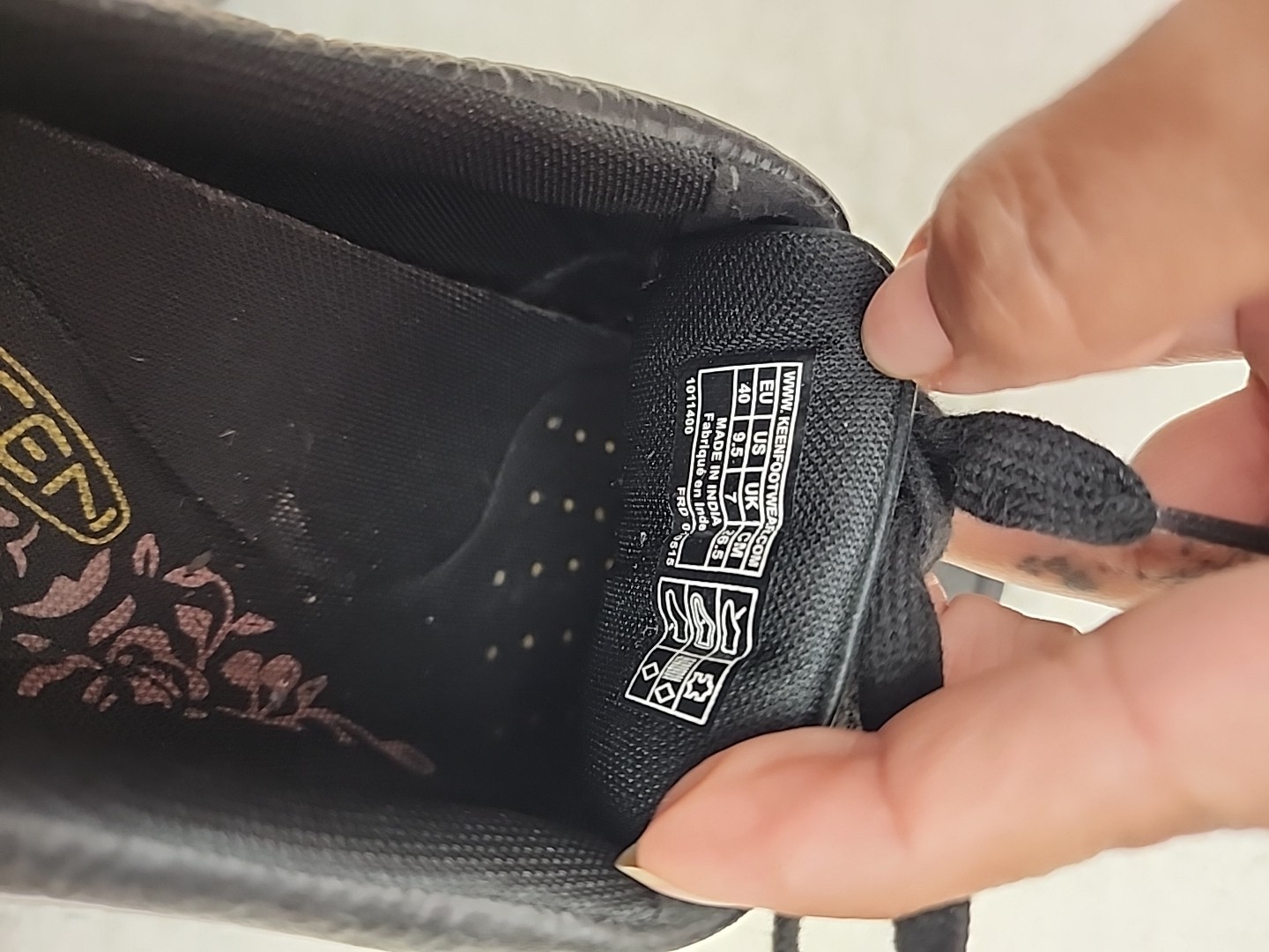 Keen Black Sneakers Size 9 1/2 India 010515