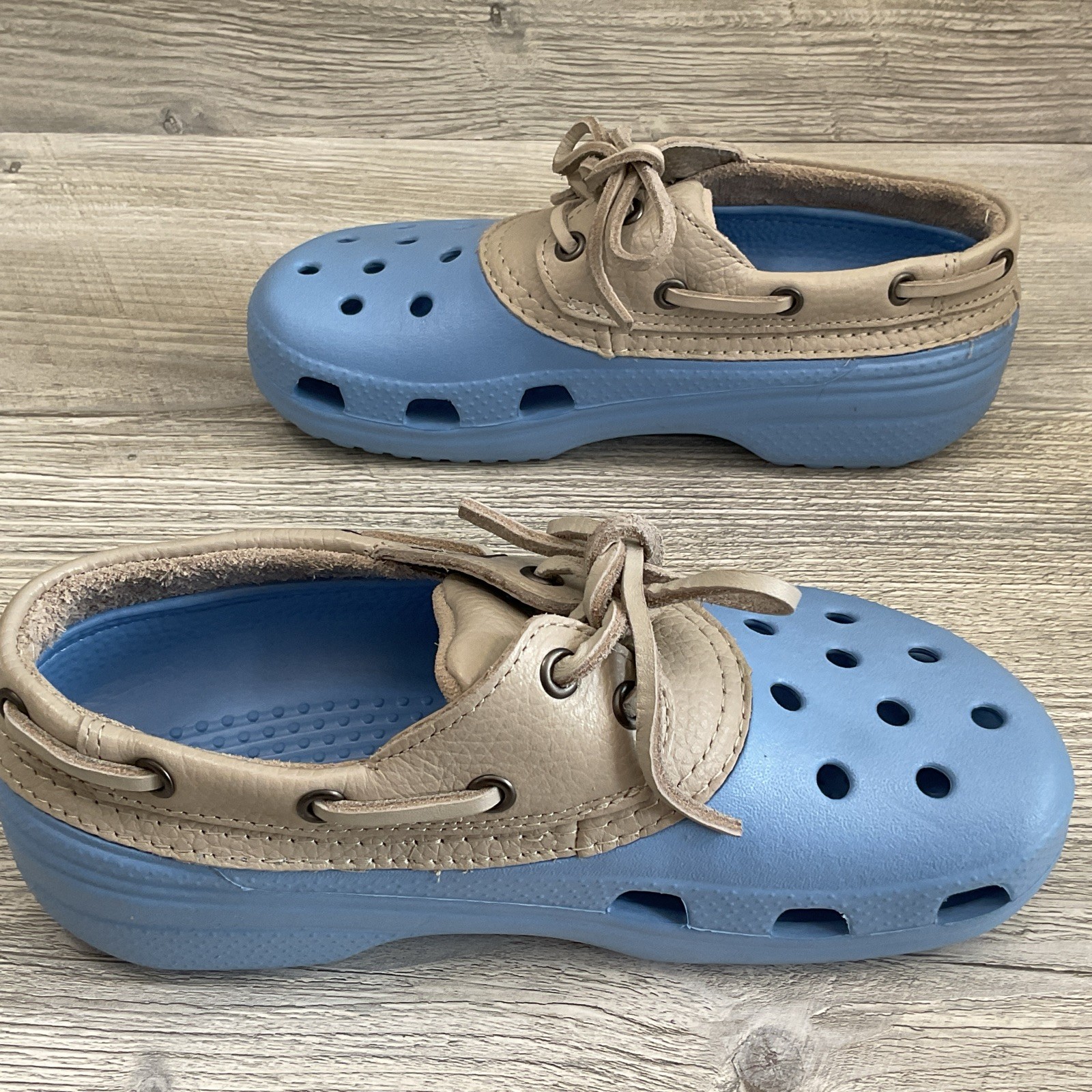 Crocs Islander Leather Outdoor Washable Boat Shoes Blue Biege Women’s Size 6 NEW