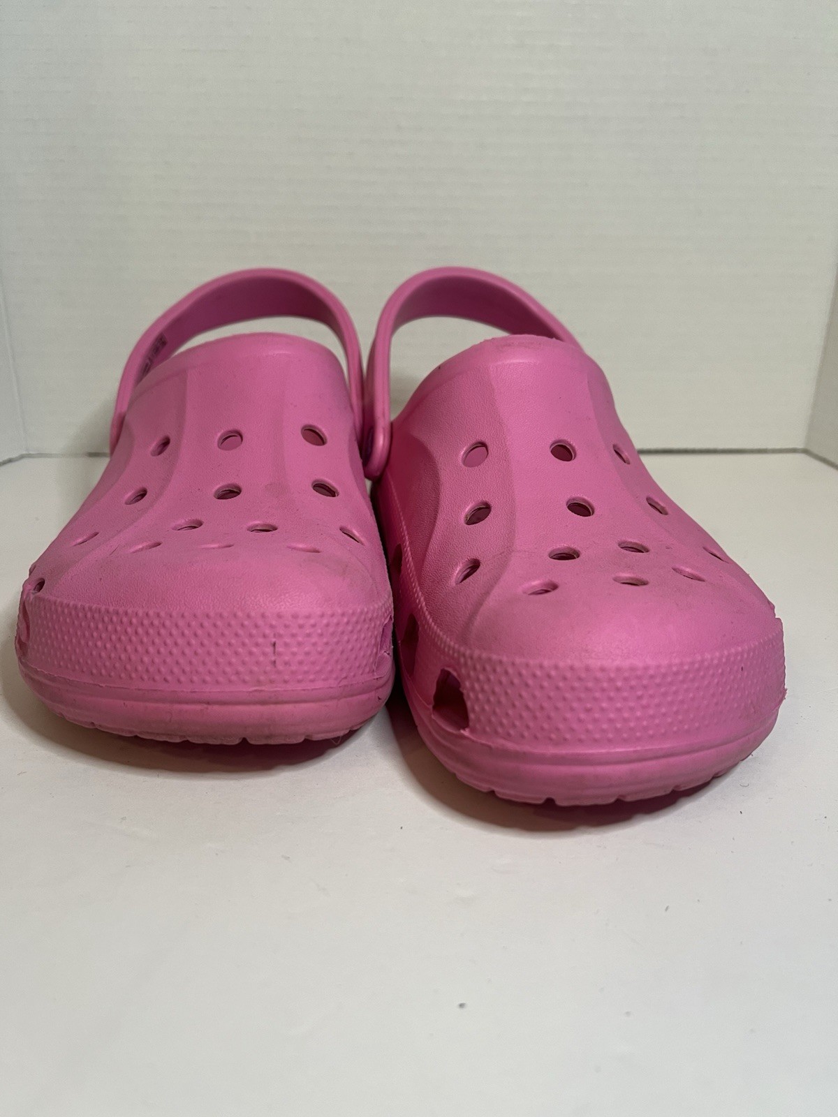 Crocs Baya Clogs Electric Pink Unisex M7 W9 Slip On Shoes EUC