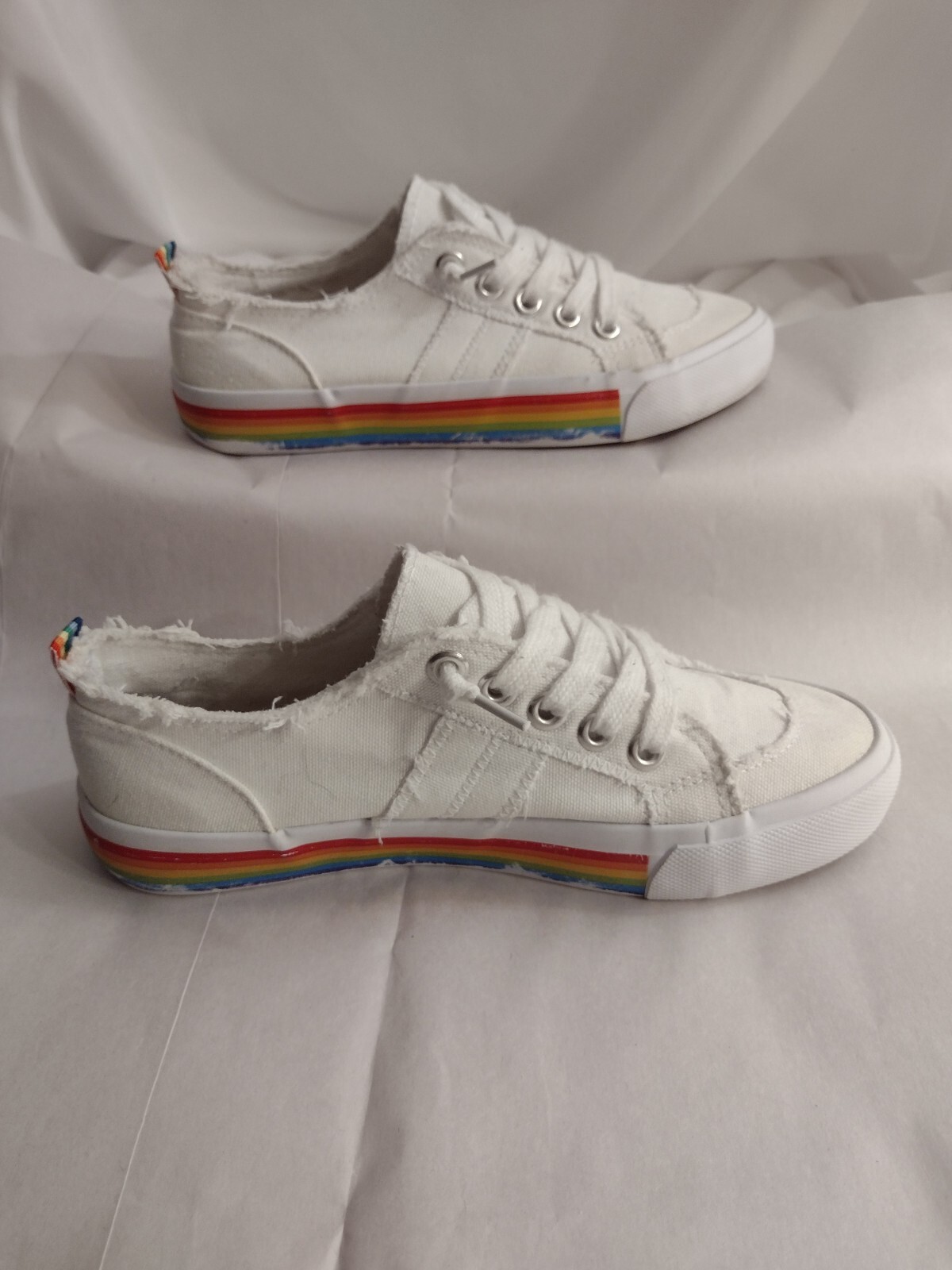 Pop Comfort Fit Distressed Rainbow Sneakers Woman’s 7 Narrow Fit