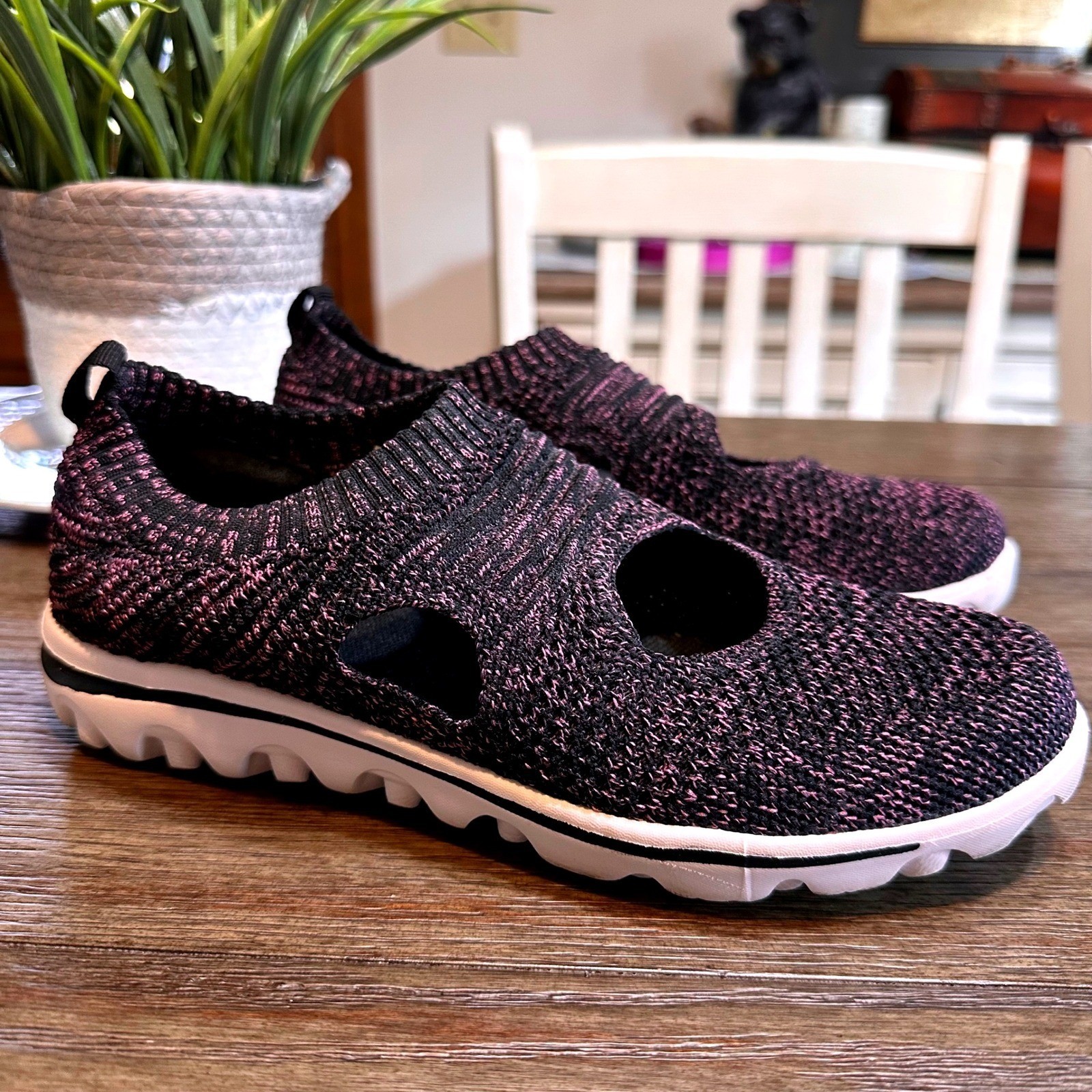 Propet Mary Jane TravelActiv AVID Black Berry Women’s 7 Narrow Comfort Sneakers