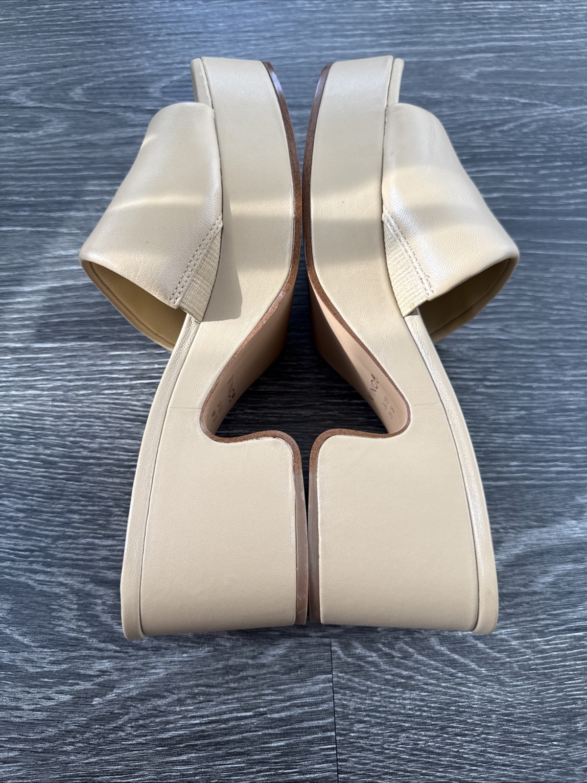 NWD $300 Vince Margo Leather Slip on Slide Sandals Color Blonde Tan Sz 7.5 M/38
