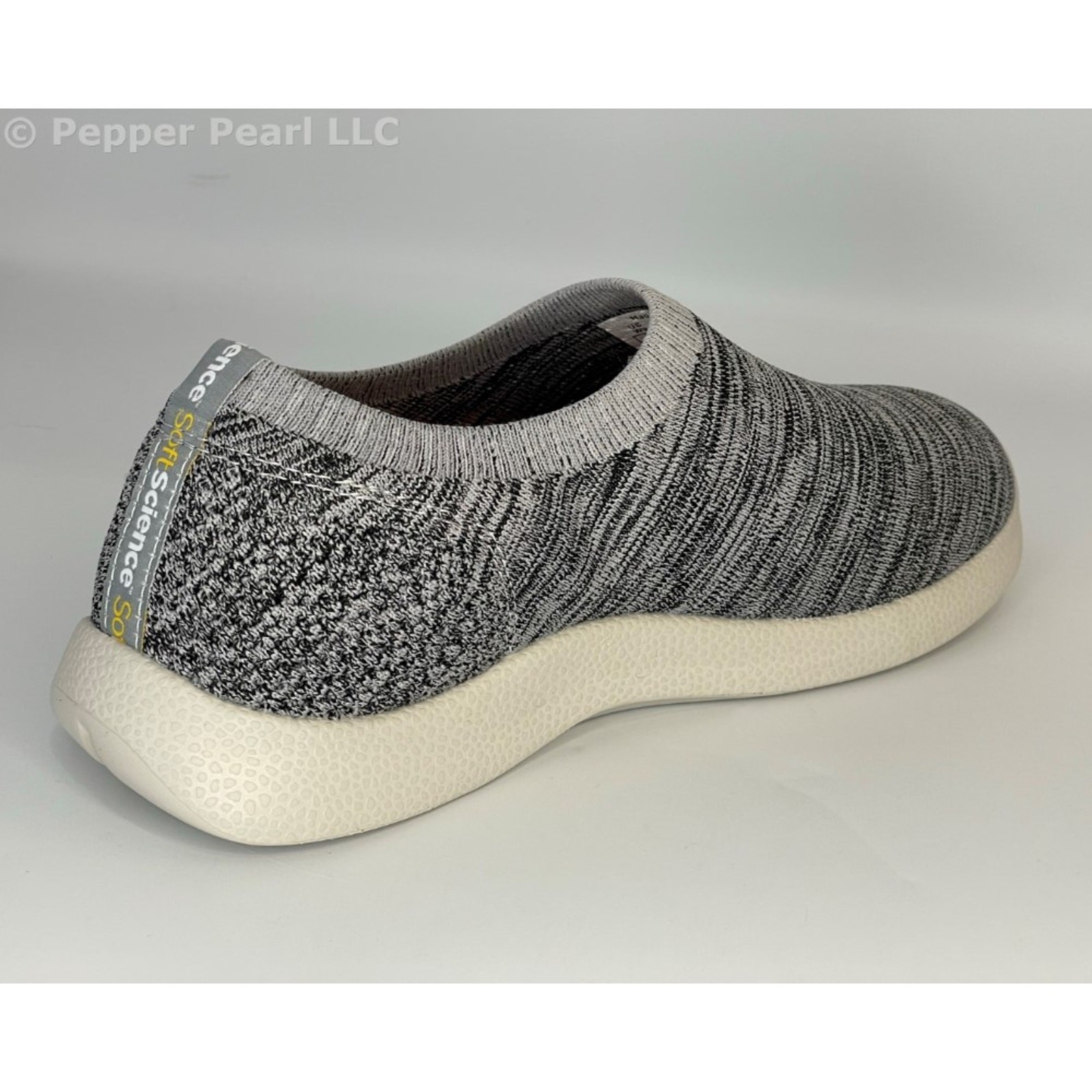 Women’s Comfort Shoe Slip-On Water and Slip Resistant Size 9 Light Grey