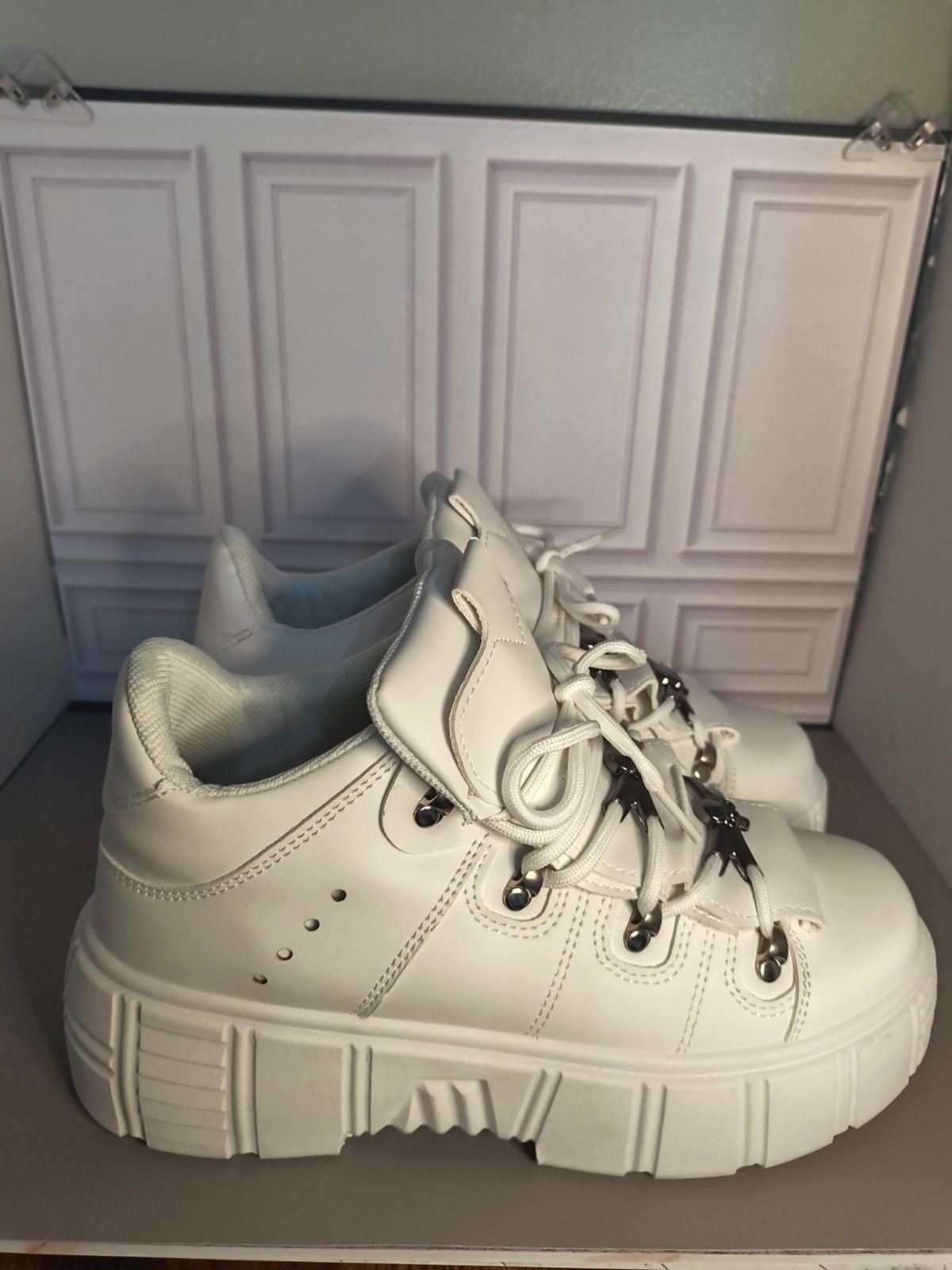 KOI White Metallic Skull Platform Bubble Sole Sneakers Nwob Women’s US 8