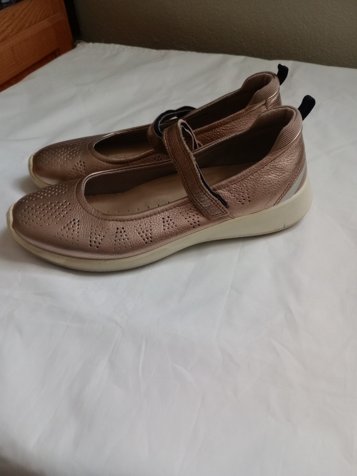 Ecco Womens Antique Gold Laser Cut Leather Hook & Loop Mary Jane, Size 8 EU 39