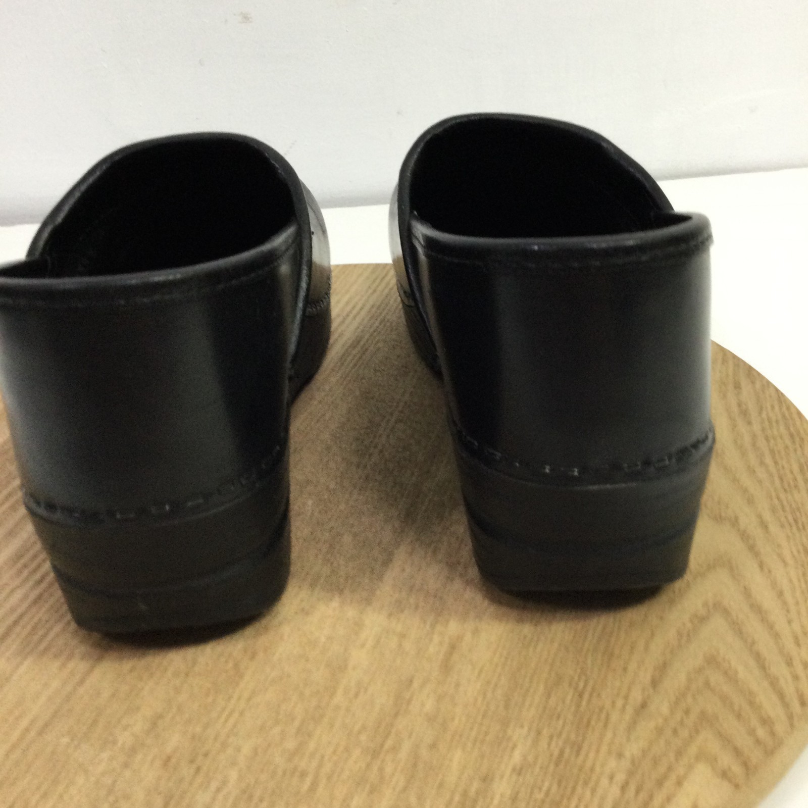 Dansko Women’s Professional Black Leather Clogs Work Nursing Shoes Size 8.5