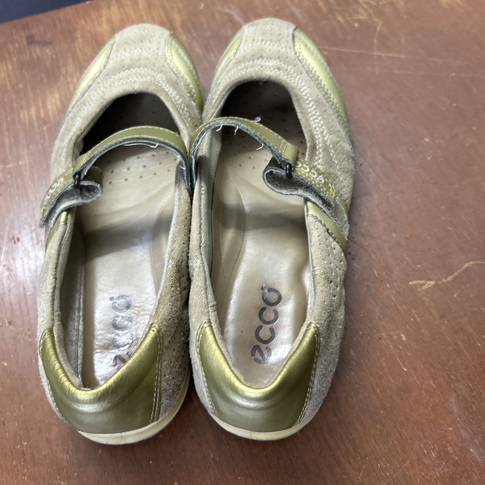 ECCO Mary Jane Sneakers Womens 8/8.5 EU 39 Comfort Metallic Gold Bronze Shoes