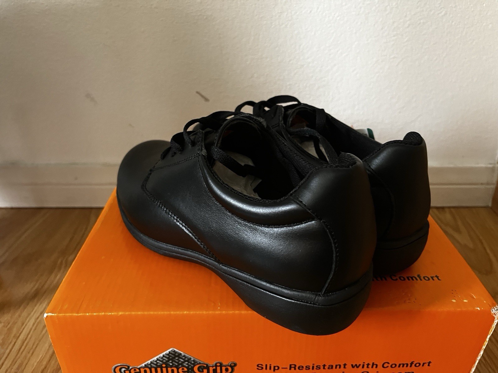 Genuine Grip Slip-Resistant With Comfort 420 Women Black Size 7.5W