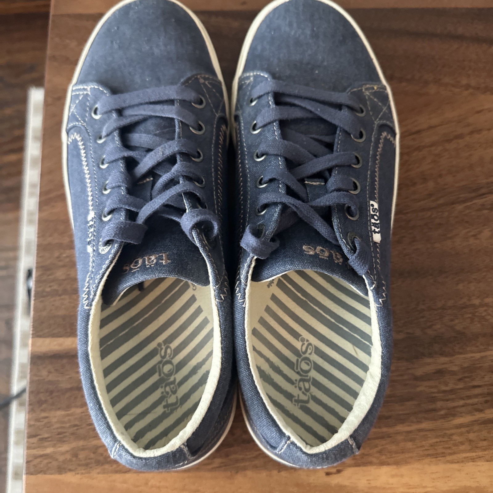 Women’s TAOS Star Sneakers Casual Shoe – Size 9.5 – Blue Washed Denim