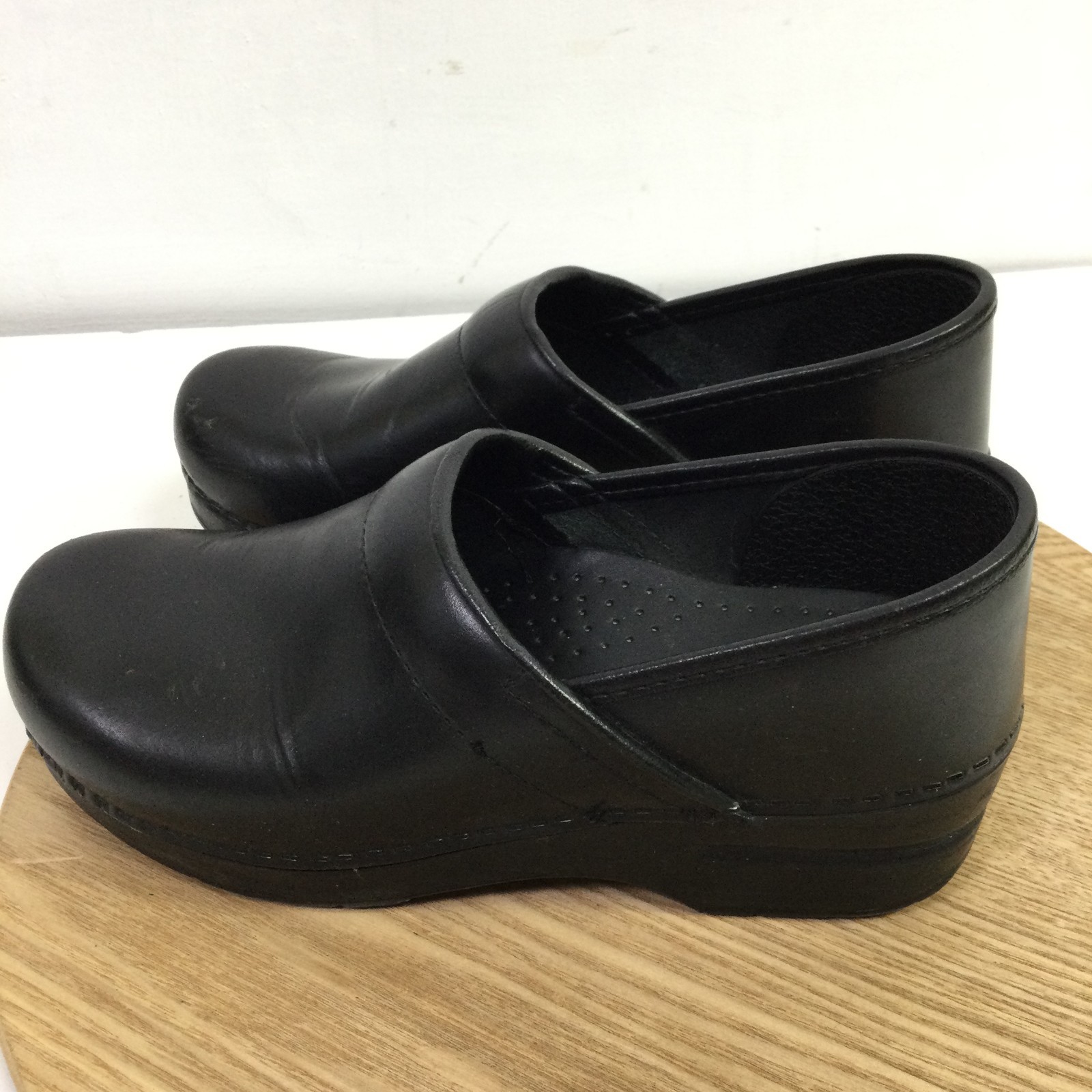 Dansko Women’s Professional Black Leather Clogs Work Nursing Shoes Size 8.5