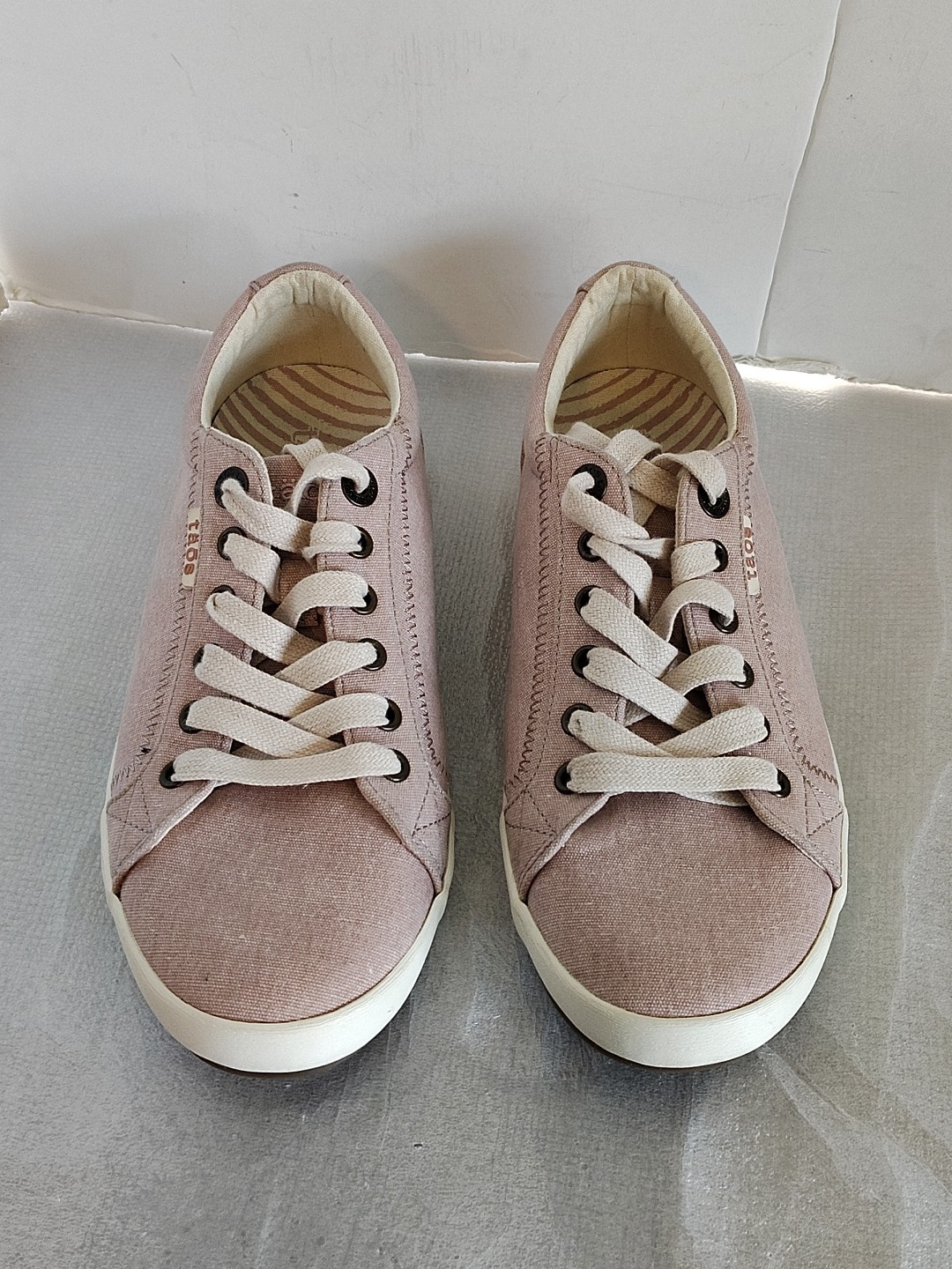 8.5 WORN ONCE Taos STAR Washed Canvas Low Top Sneakers Shoes Blush Lavender