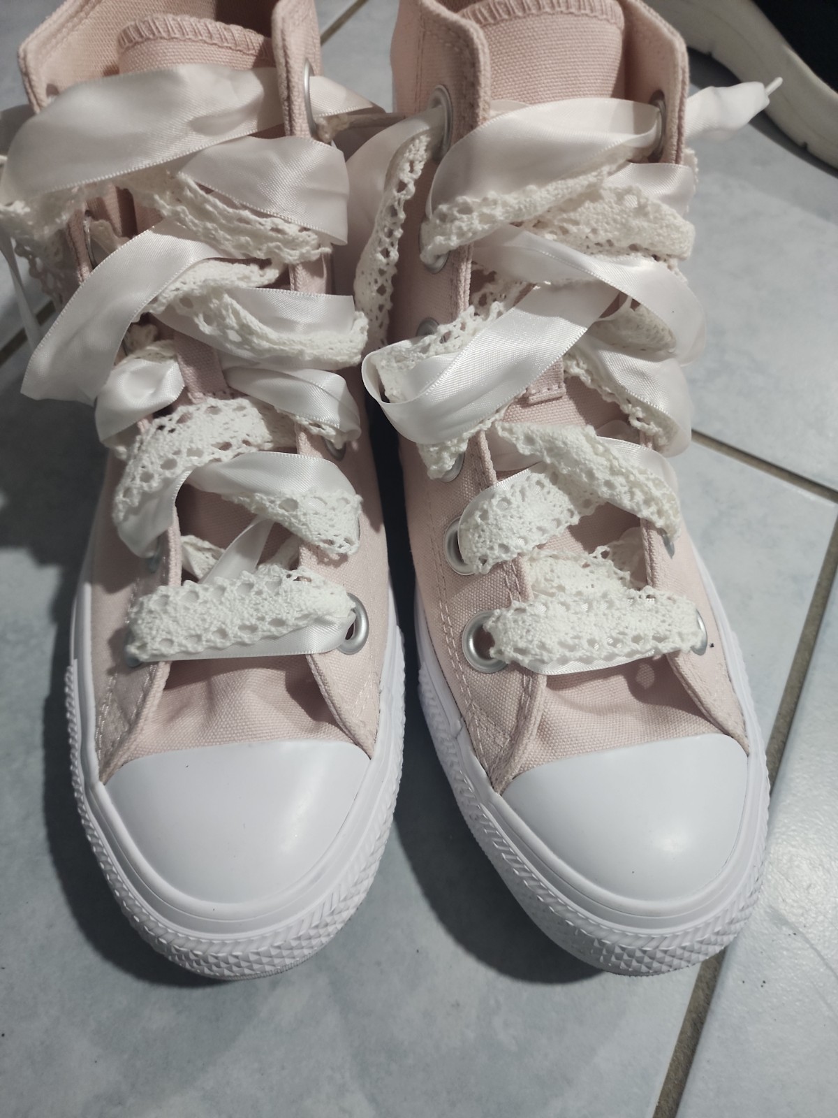 Converse Chuck Taylor High Pink Women’s Size 9.5 (A14831F)