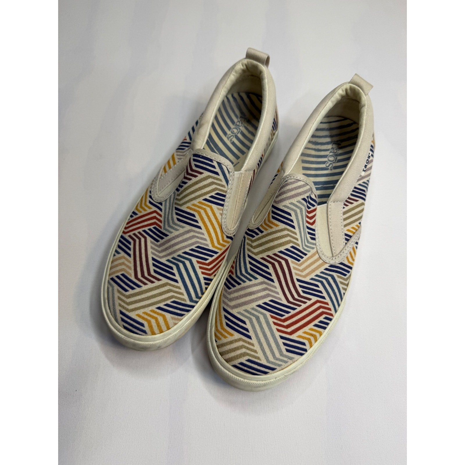 Taos Rubber Soul Slip On Sneakers Multi Color Geometric Canvas Womens 8.5