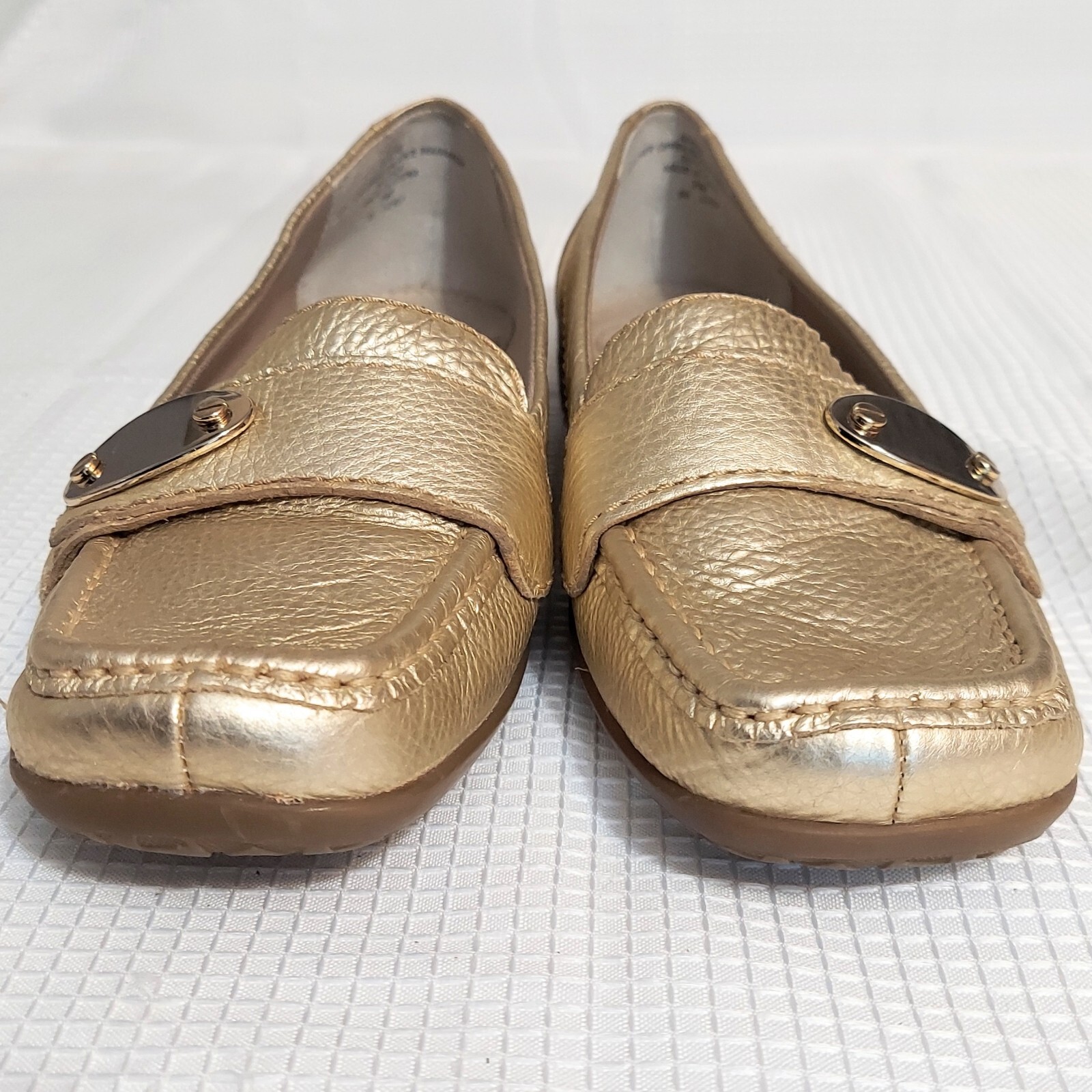 Liz Claiborne Apache Sz 7M Loafer Faux Leather Shoes Flats Gold Classic Preppy