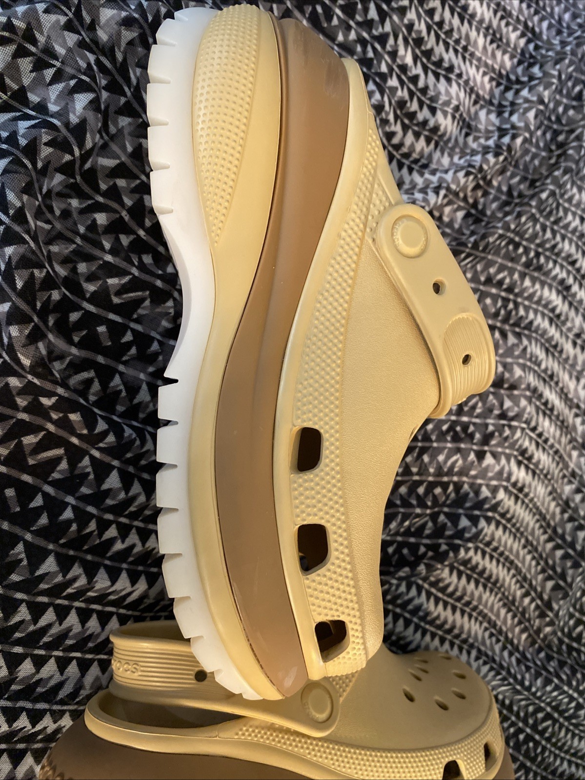Crocs Mega Crush Matte Clogs Wheat EC Size M5 W7