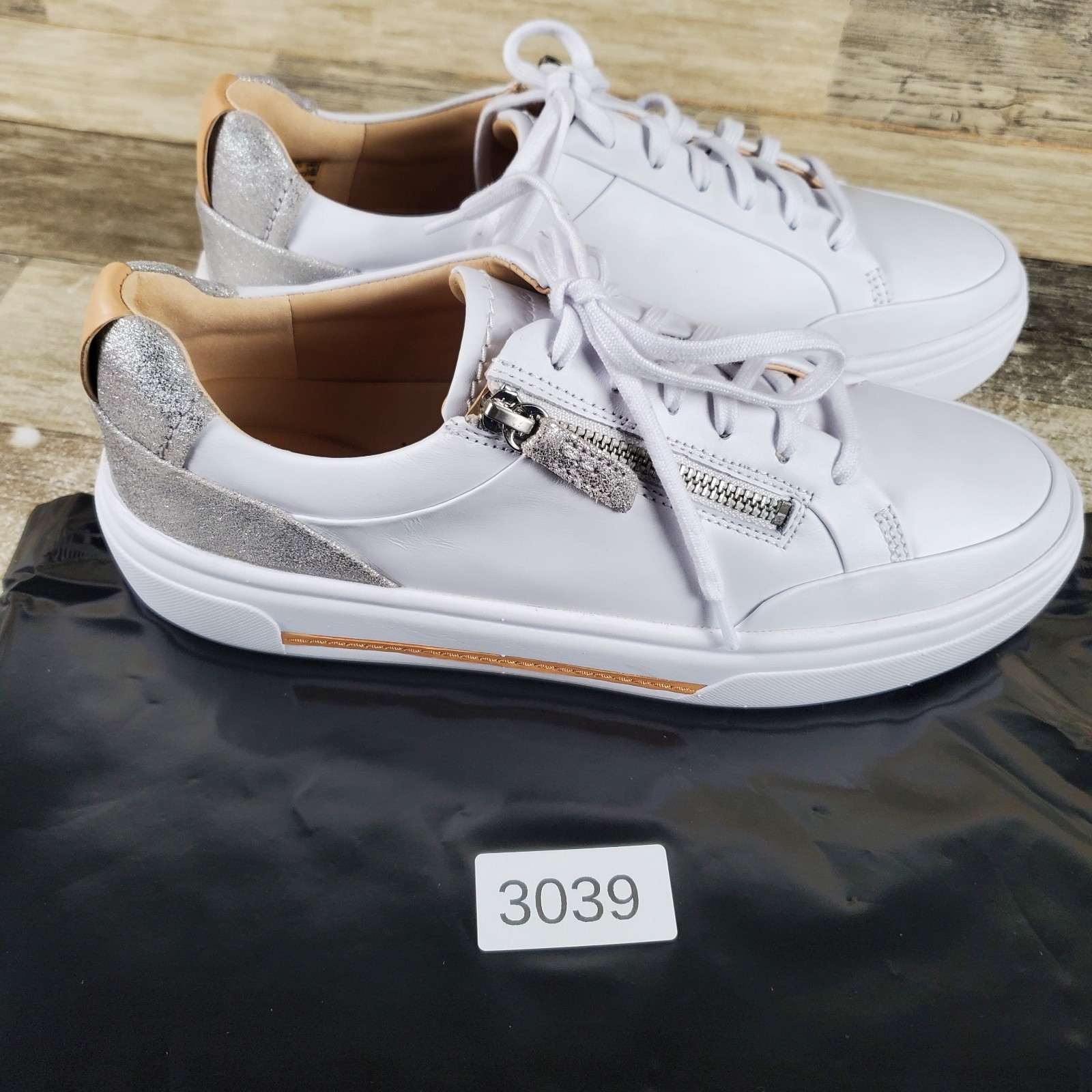 Clarks Hollyhock Zip Womens Shoes Sz 10 M Silver Combi Leather Lace-Up Sneakers