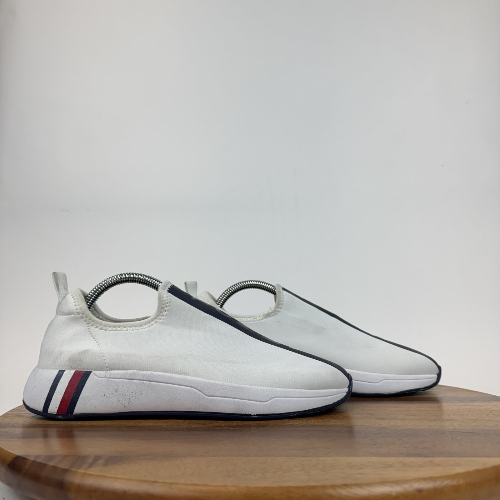 New Womens Tommy Hilfiger Arizel White Slip On Casual Sneakers Size 8.5 M NWOB