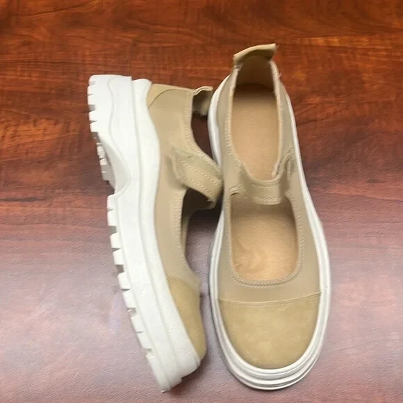 Urban Outfitters Sesame Shirlee Mary Jane