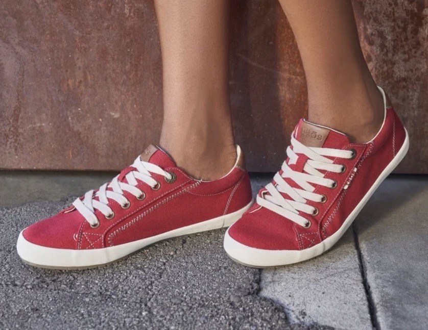 Taos Sneakers Star Burst Washed Red Canvas Lace Up Low Top Run Small Womens 9.5