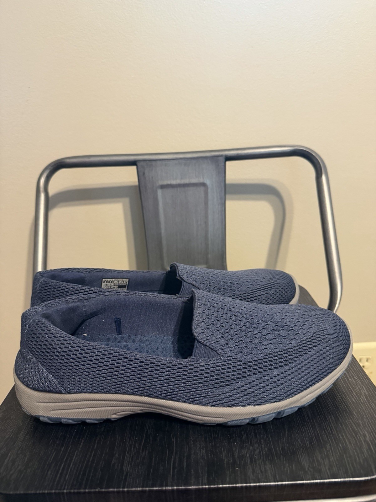 Skechers Relaxed Fit Air-Cooled Memory Foam Slip On Shoes Women’s 8 Navy Mesh