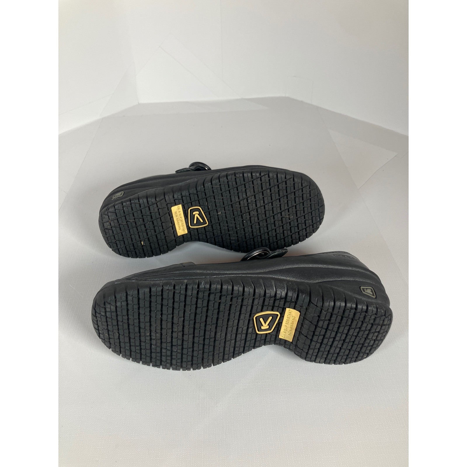 Keen Women 6 Black Leather Mary Jane Slip Resistant Work Shoes 5368-BLCK Cush