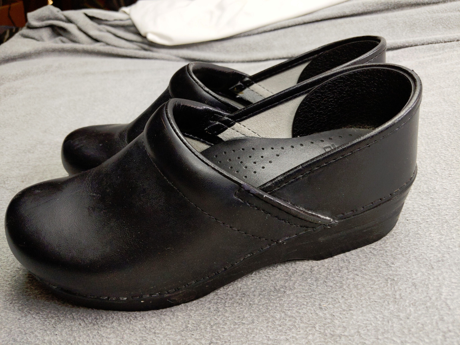 Dansko XP 2.0 Clogs Womens 7.5 39 Black Minimalist Leather Work Shoe